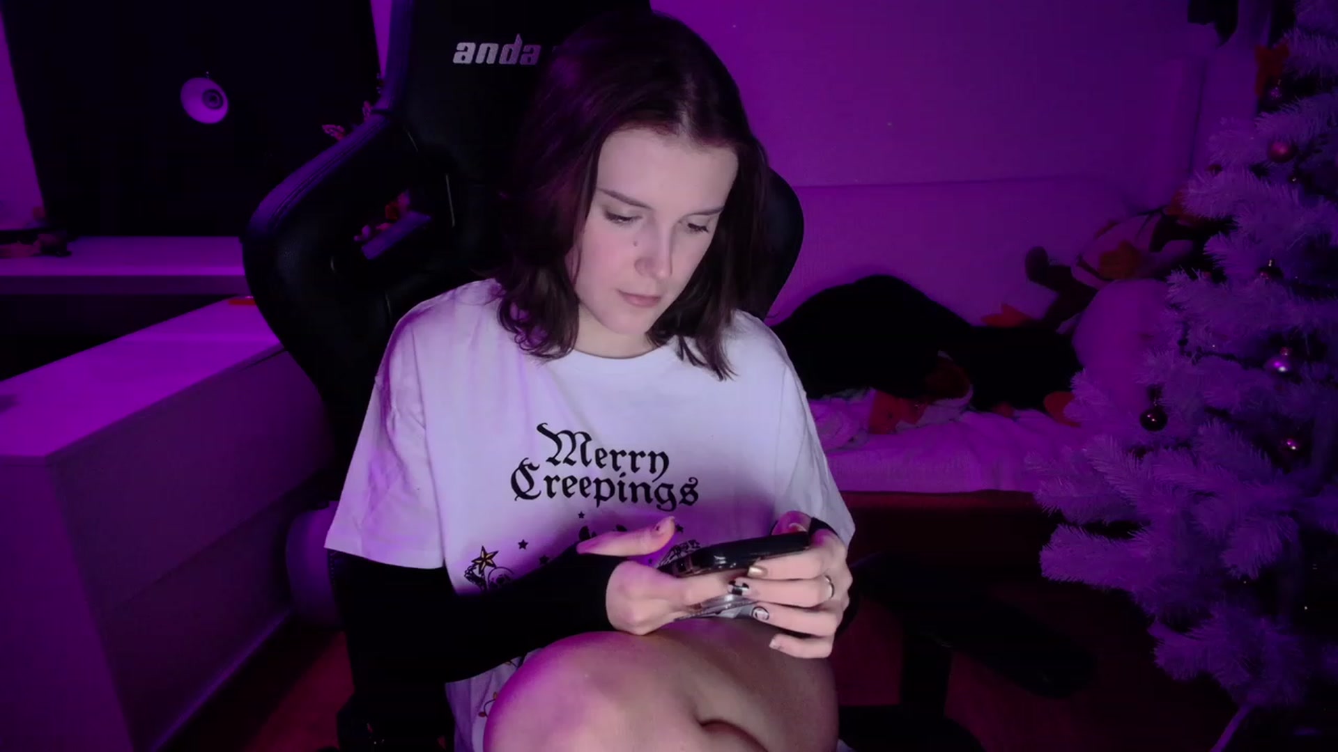 Gallery image thumbnail from crybabyKys's myfreecams stream on, 12/28/2023, 21:33 image 1 of 20