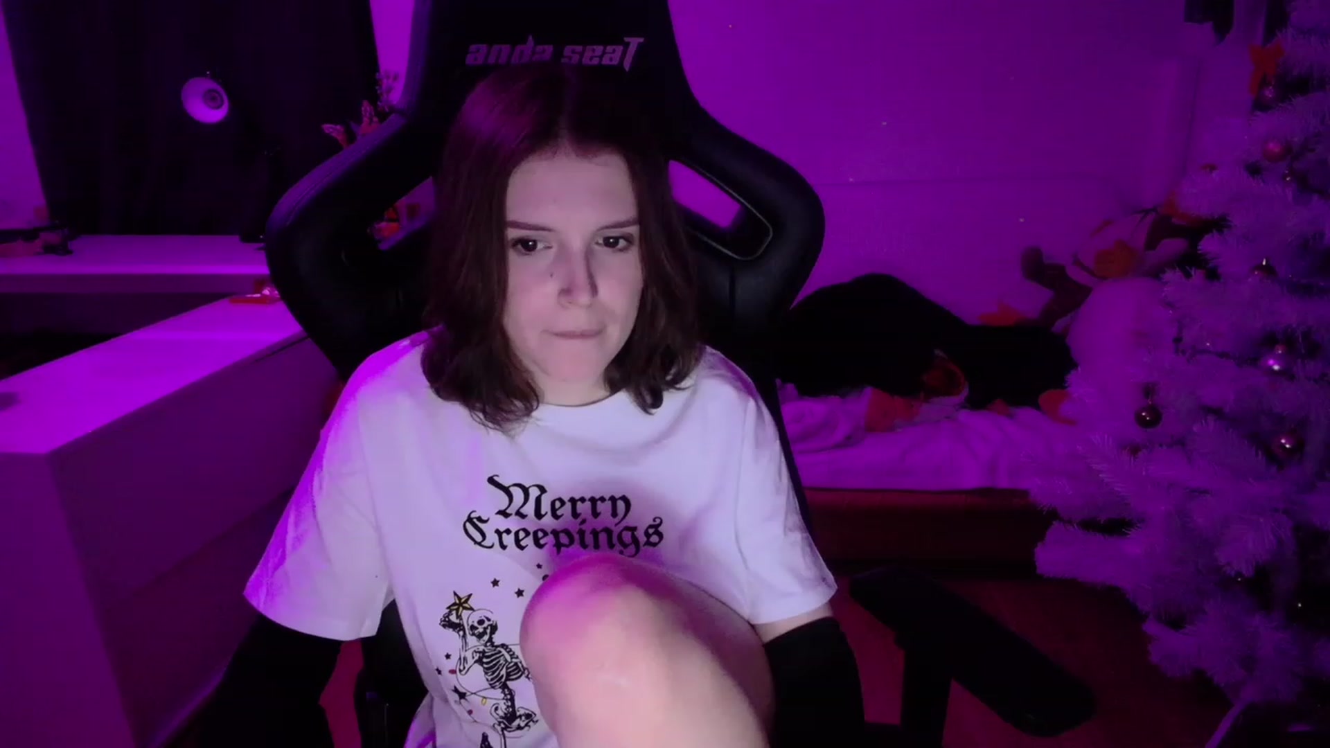 Gallery image thumbnail from crybabyKys's myfreecams stream on, 12/28/2023, 21:33 image 19 of 20