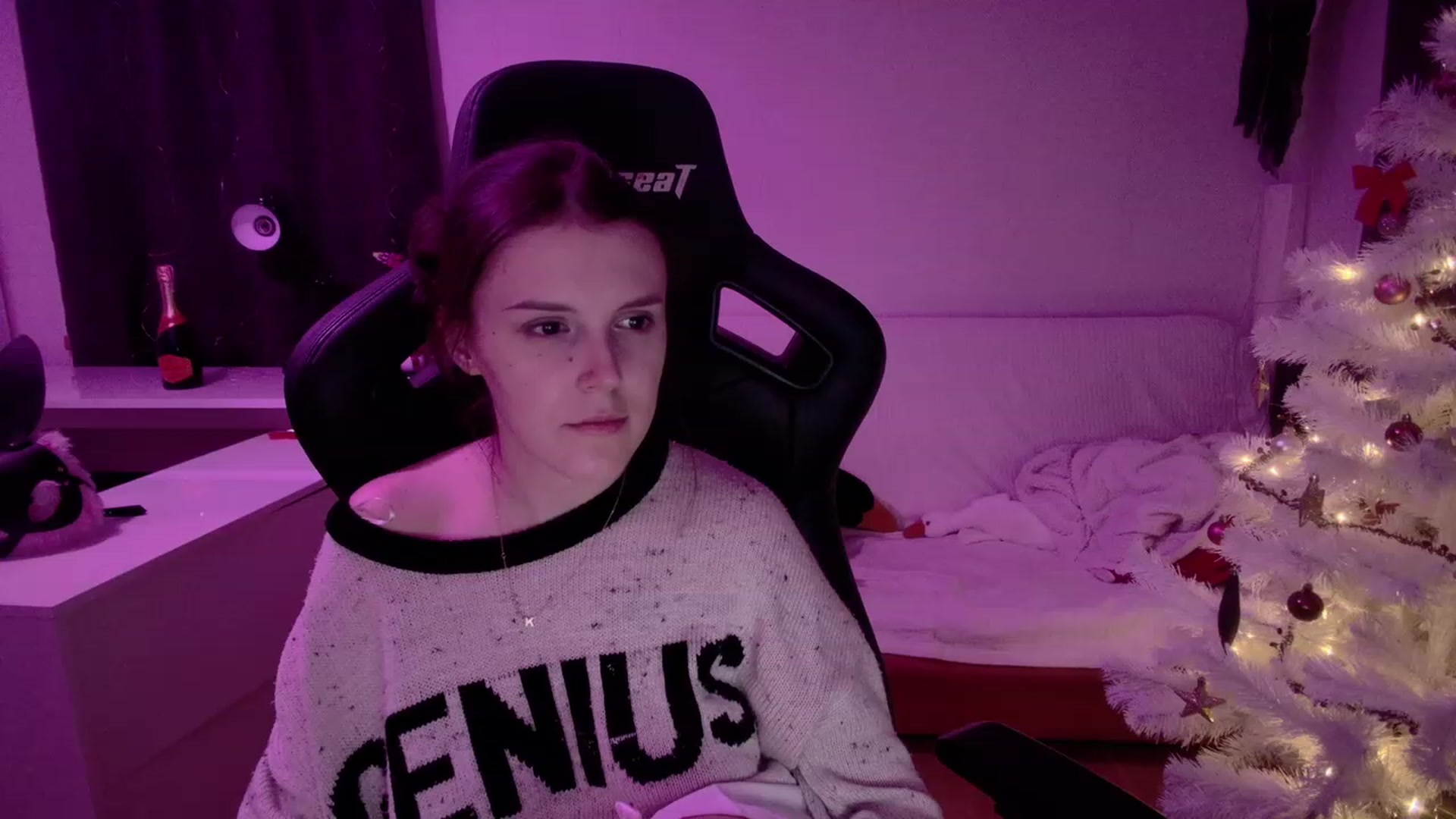 Gallery image thumbnail from crybabyKys's myfreecams stream on, 12/31/2023, 23:32 image 18 of 20
