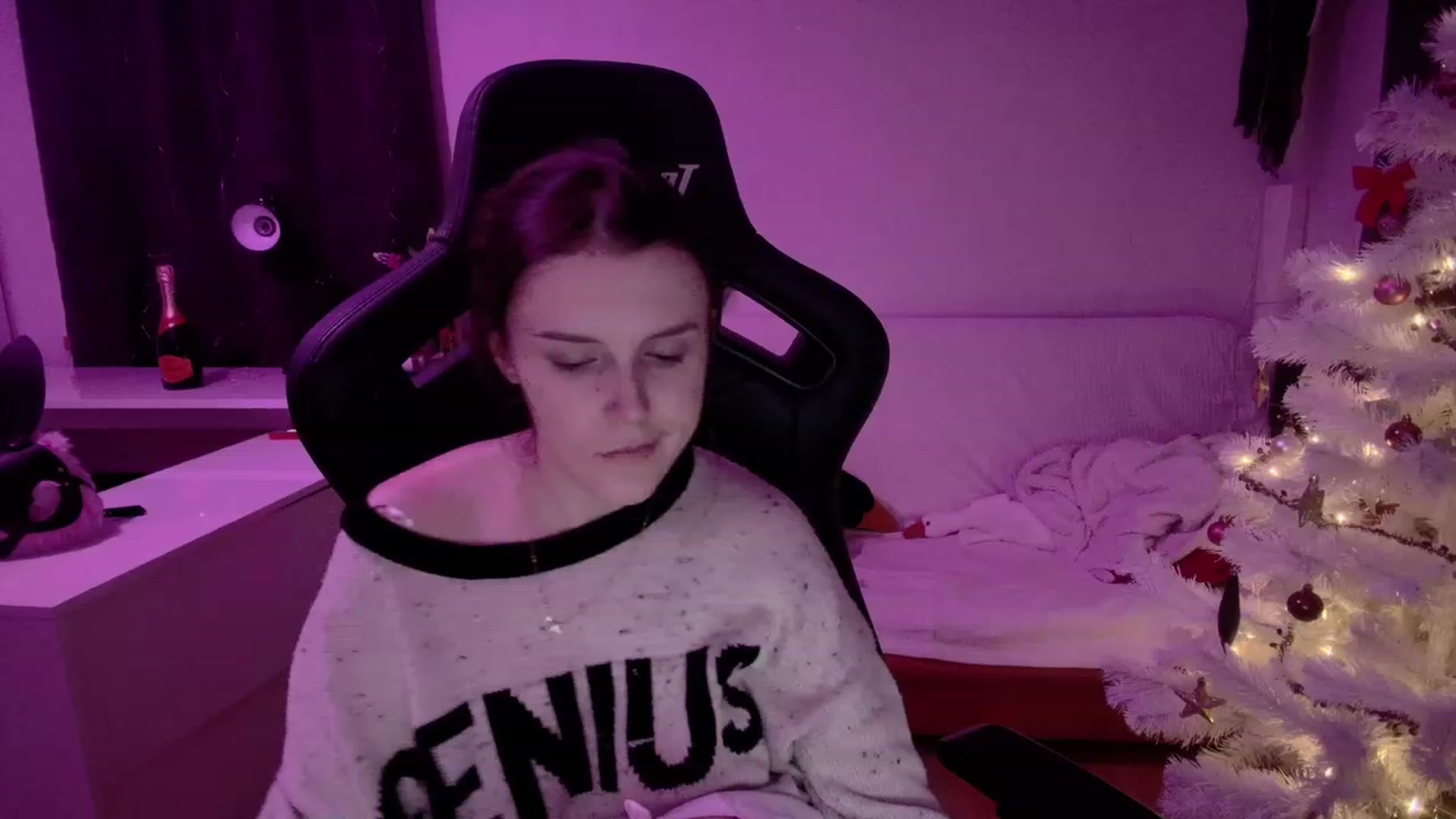 Gallery image thumbnail from crybabyKys's myfreecams stream on, 12/31/2023, 23:32 image 16 of 20