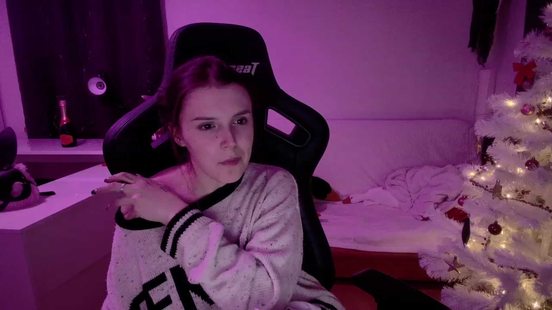 Gallery image thumbnail from crybabyKys's myfreecams stream on, 12/31/2023, 23:32 image 20 of 20