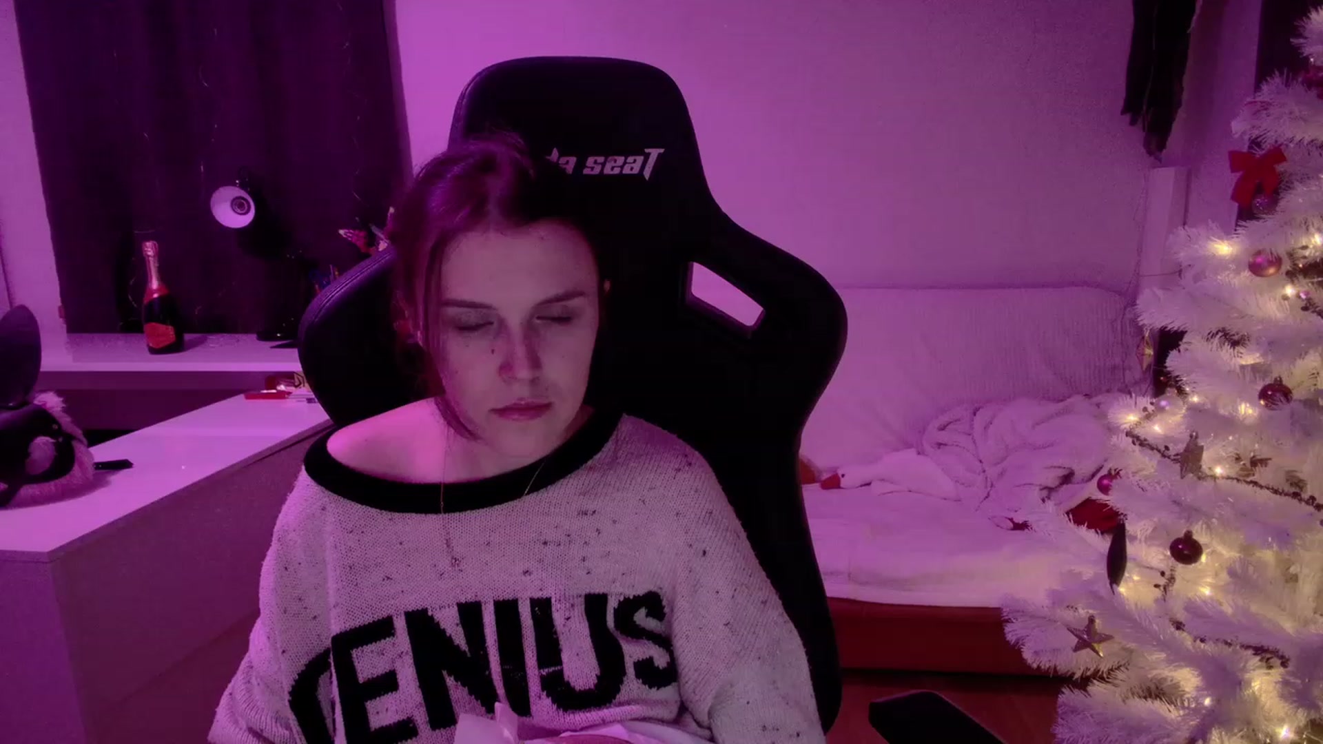 Gallery image thumbnail from crybabyKys's myfreecams stream on, 12/31/2023, 23:32 image 6 of 20