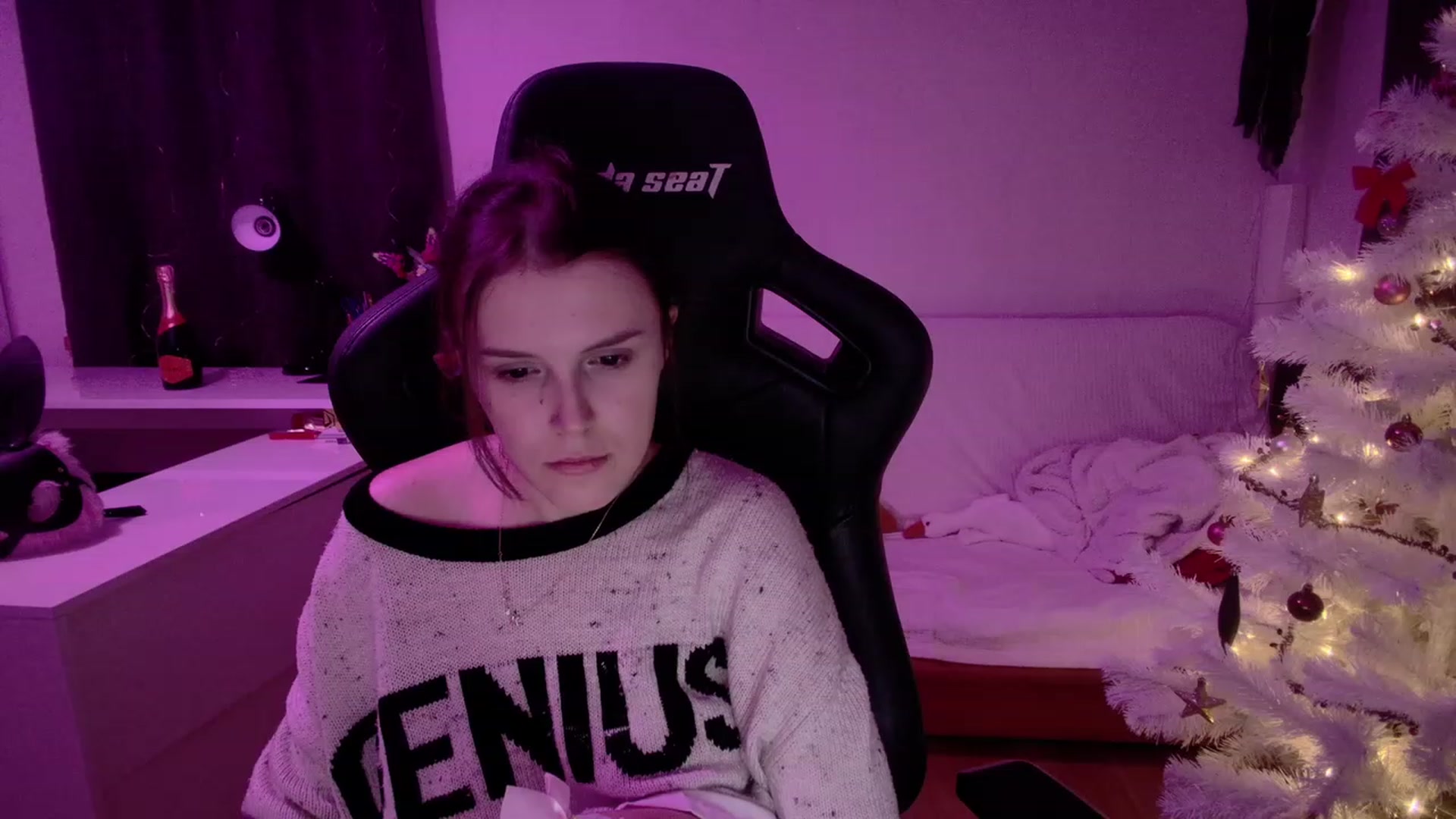 Gallery image thumbnail from crybabyKys's myfreecams stream on, 12/31/2023, 23:32 image 3 of 20