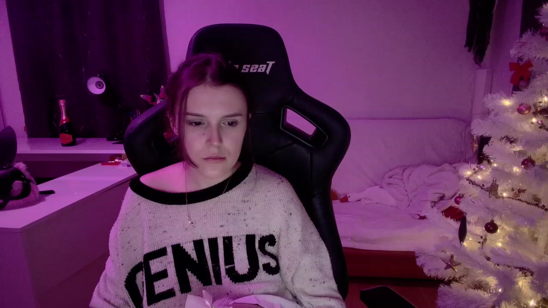 Gallery image thumbnail from crybabyKys's myfreecams stream on, 12/31/2023, 23:32 image 10 of 20