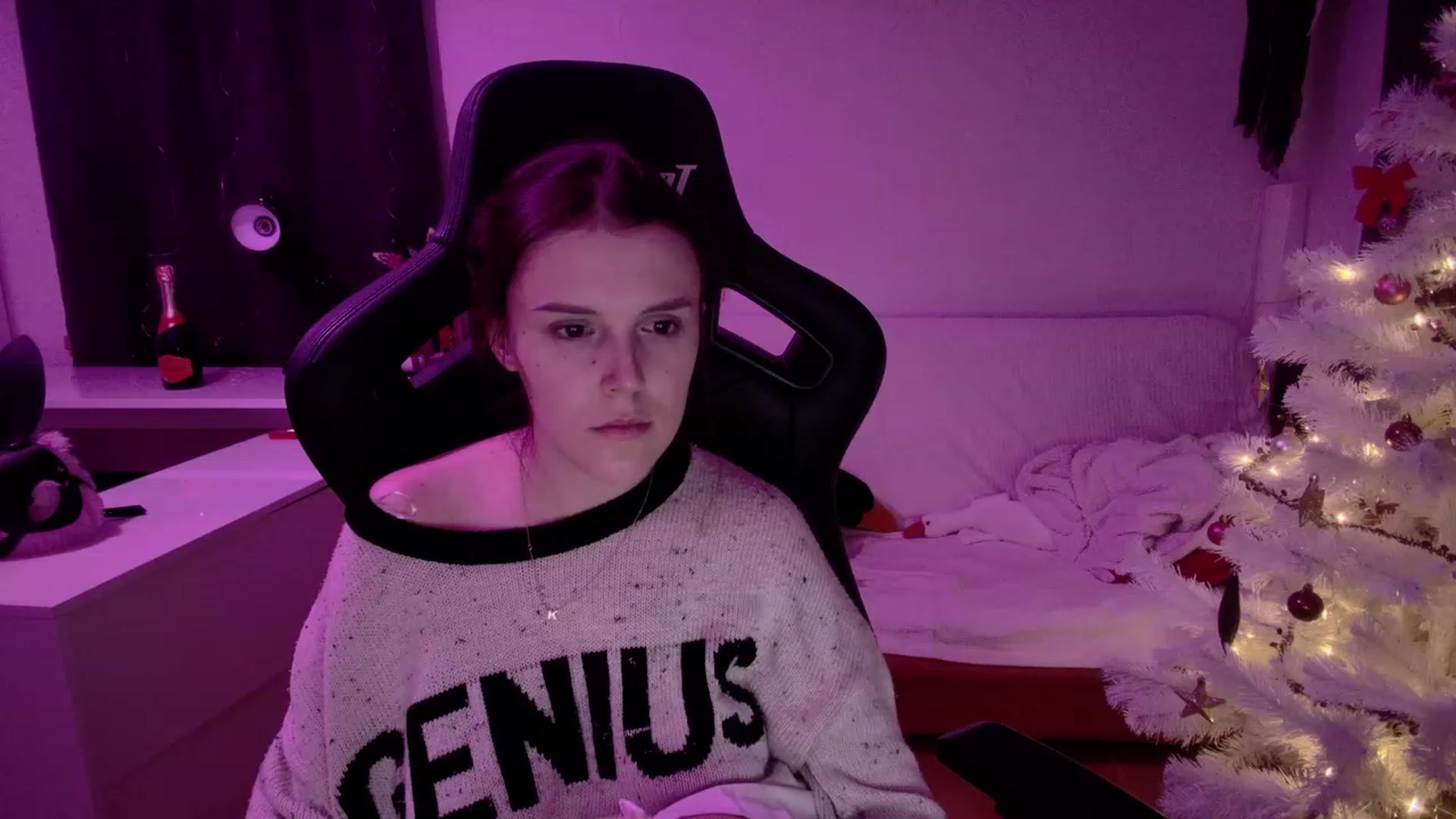 Gallery image thumbnail from crybabyKys's myfreecams stream on, 12/31/2023, 23:32 image 17 of 20