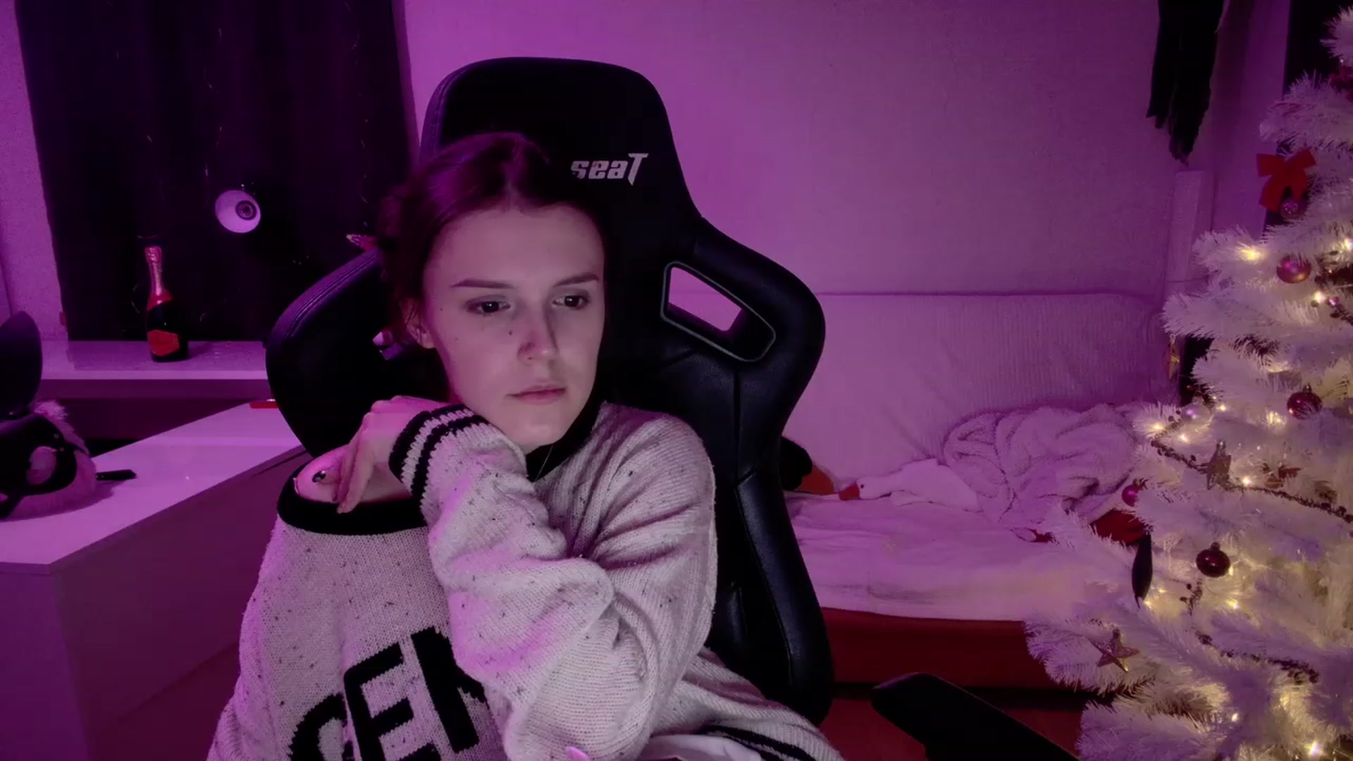 Gallery image thumbnail from crybabyKys's myfreecams stream on, 12/31/2023, 23:32 image 15 of 20