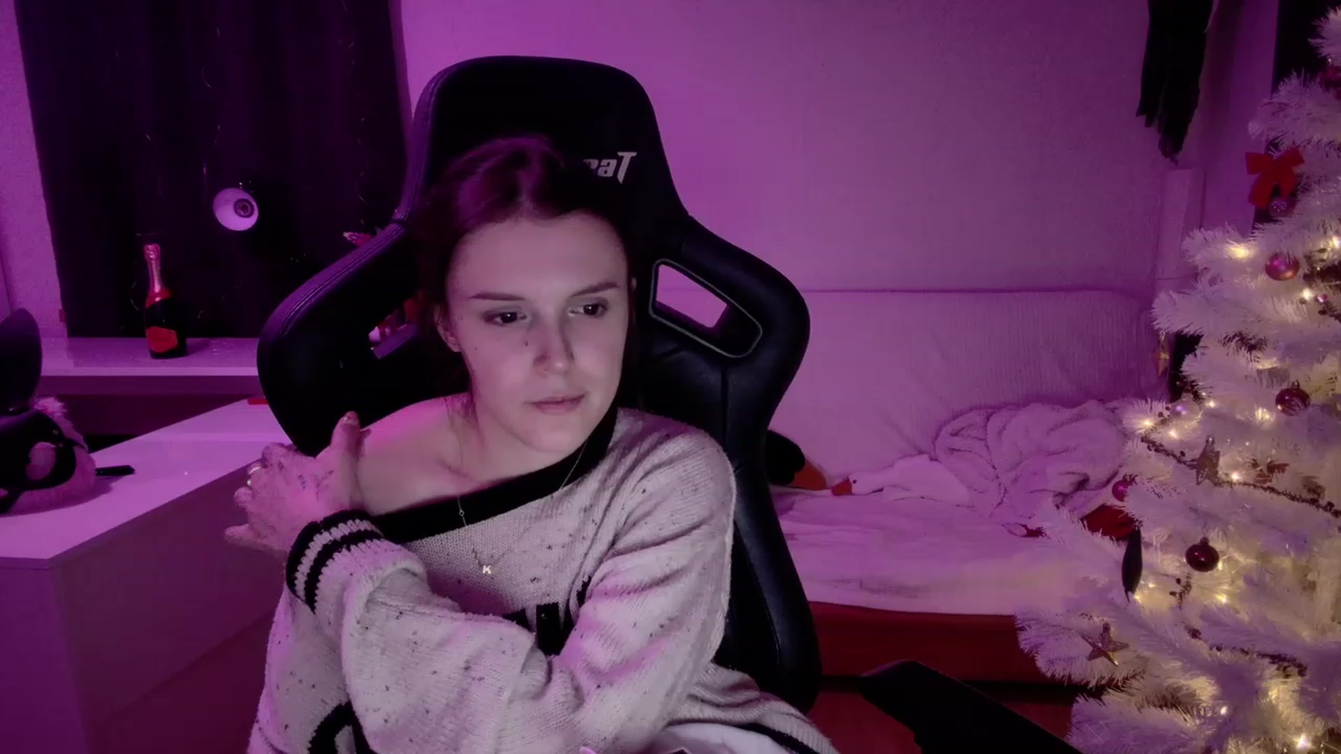 Gallery image thumbnail from crybabyKys's myfreecams stream on, 12/31/2023, 23:32 image 19 of 20
