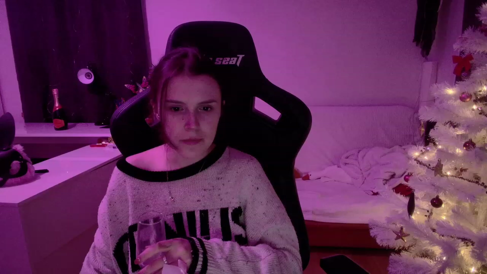 Gallery image thumbnail from crybabyKys's myfreecams stream on, 12/31/2023, 23:32 image 9 of 20