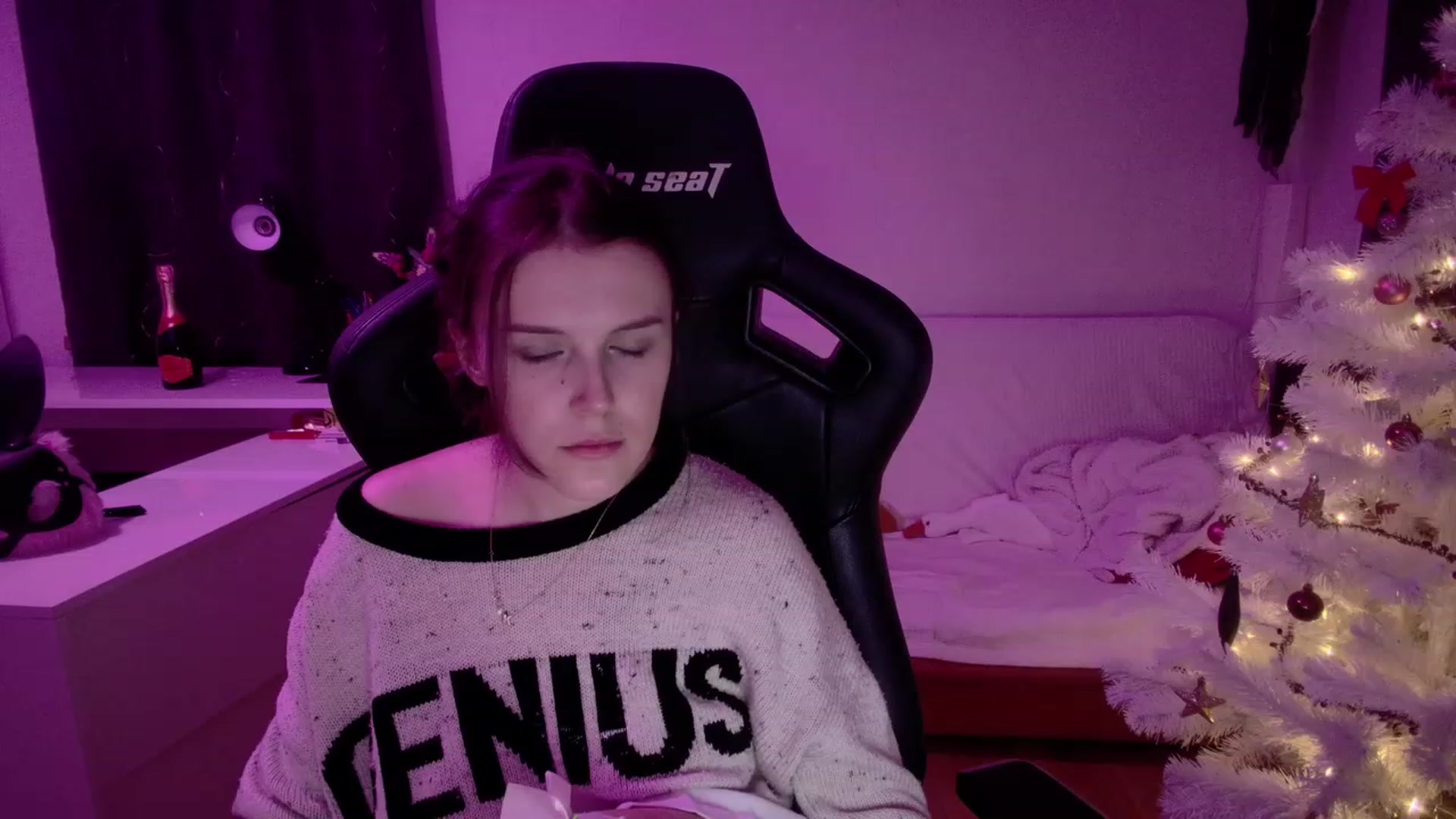 Gallery image thumbnail from crybabyKys's myfreecams stream on, 12/31/2023, 23:32 image 7 of 20