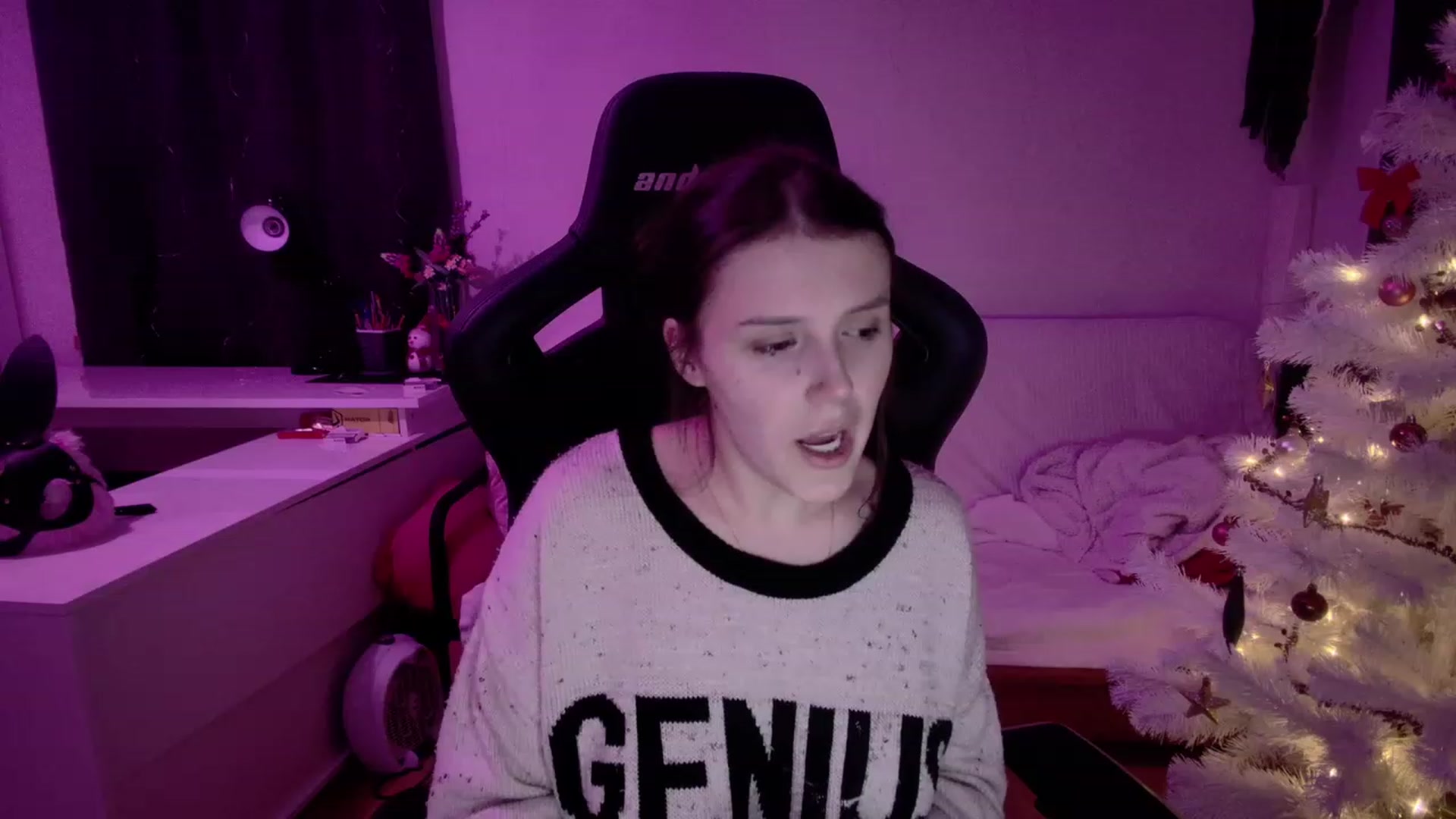 Gallery image thumbnail from crybabyKys's myfreecams stream on, 01/01/2024, 01:30 image 17 of 20