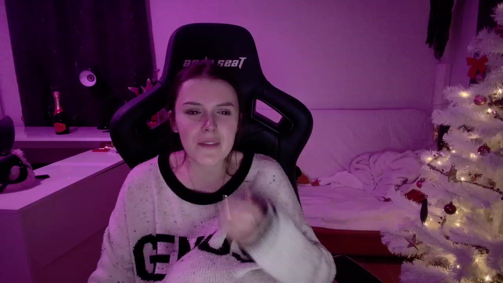 Gallery image thumbnail from crybabyKys's myfreecams stream on, 01/01/2024, 01:30 image 9 of 20