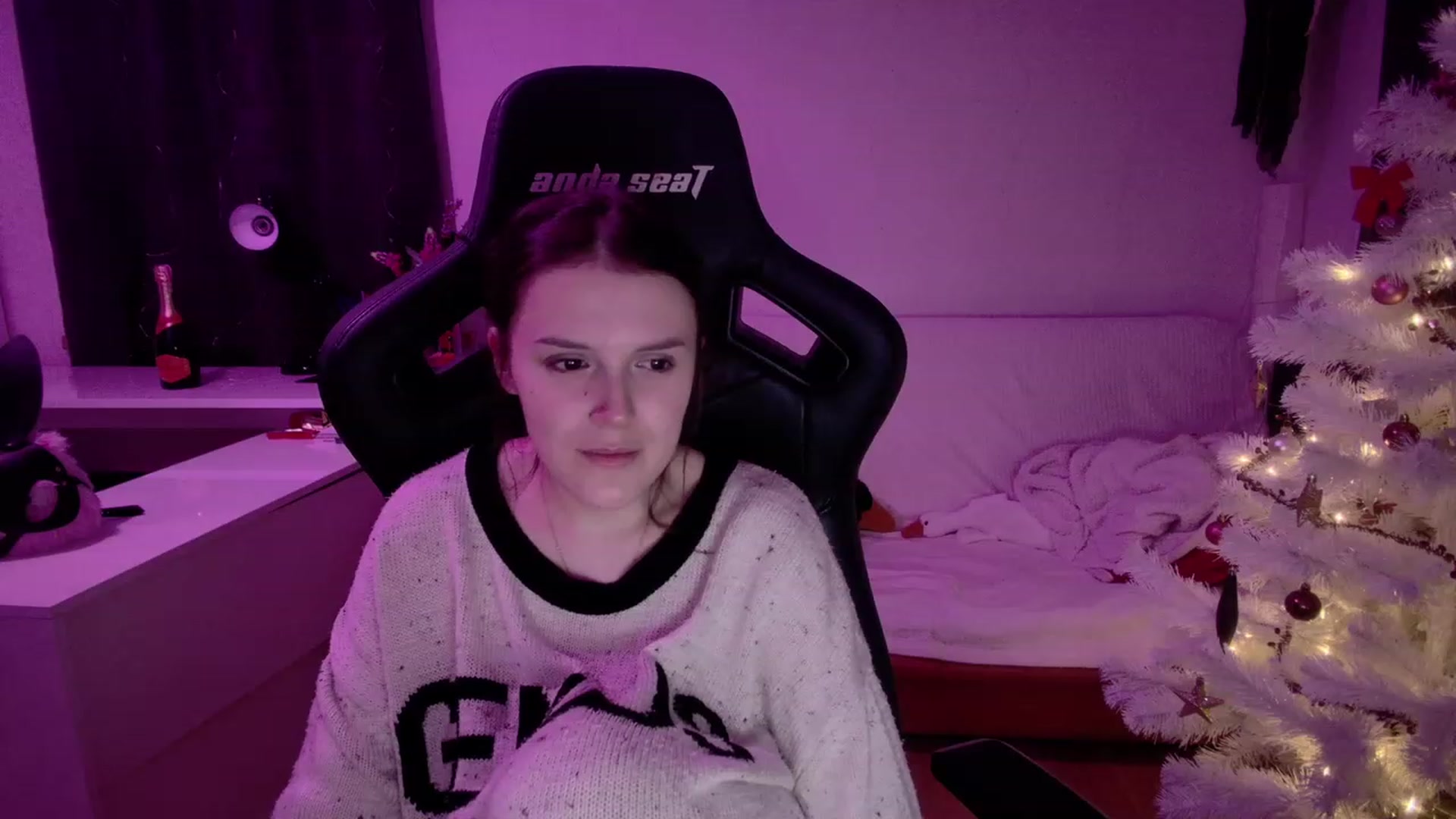 Gallery image thumbnail from crybabyKys's myfreecams stream on, 01/01/2024, 01:30 image 8 of 20