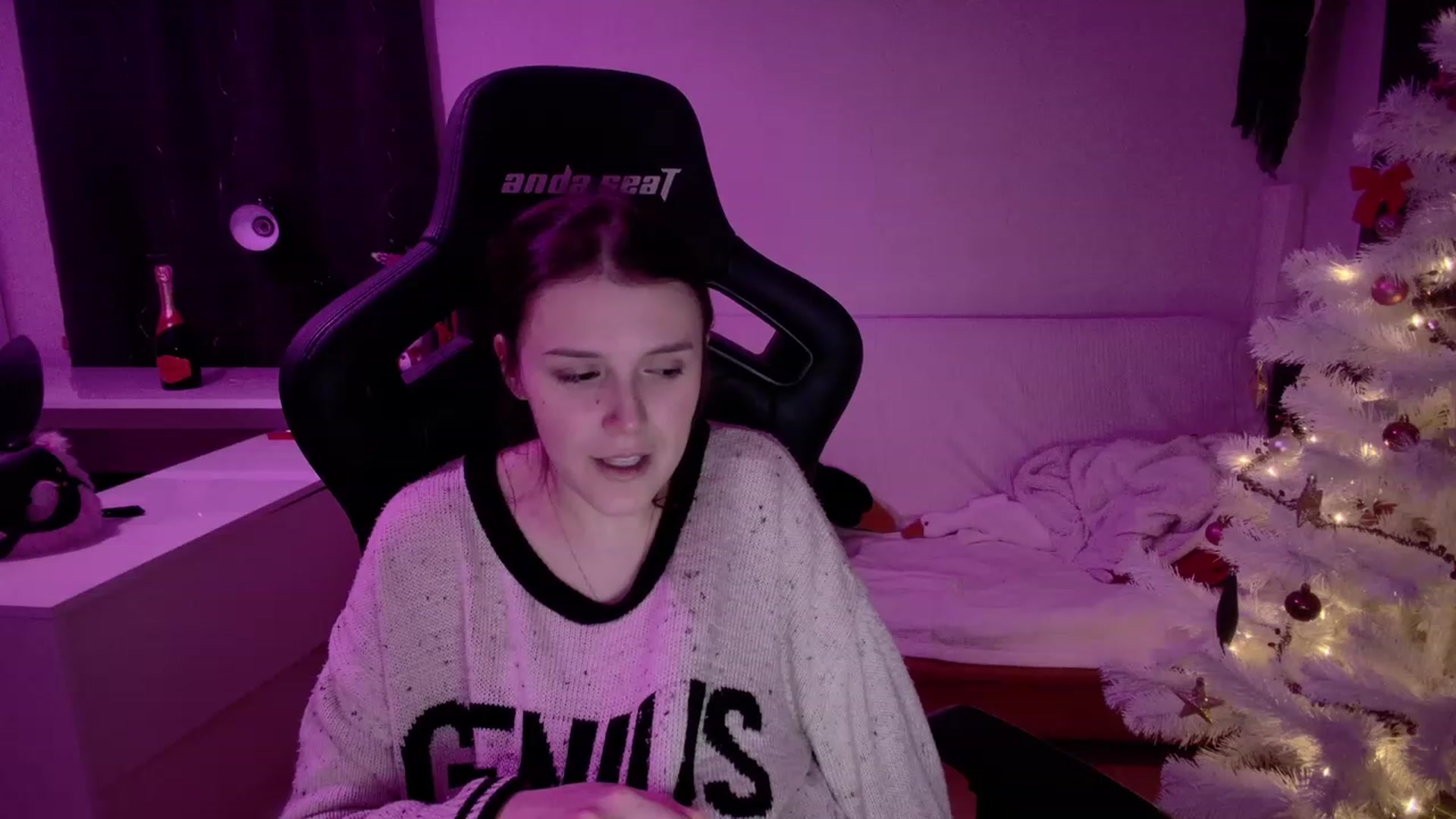 Gallery image thumbnail from crybabyKys's myfreecams stream on, 01/01/2024, 01:30 image 14 of 20