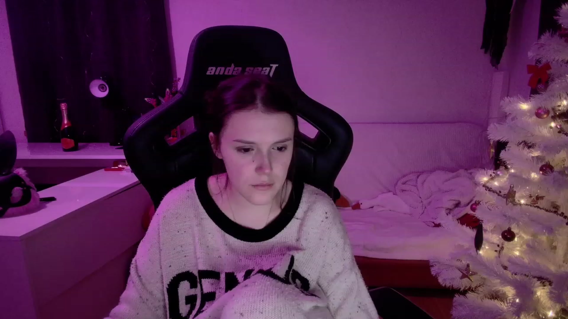 Gallery image thumbnail from crybabyKys's myfreecams stream on, 01/01/2024, 01:30 image 10 of 20