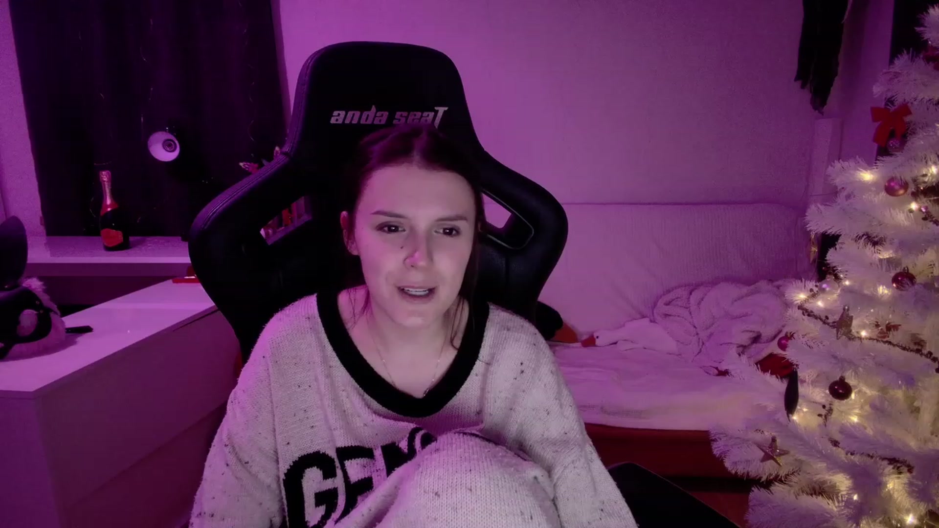 Gallery image thumbnail from crybabyKys's myfreecams stream on, 01/01/2024, 01:30 image 6 of 20