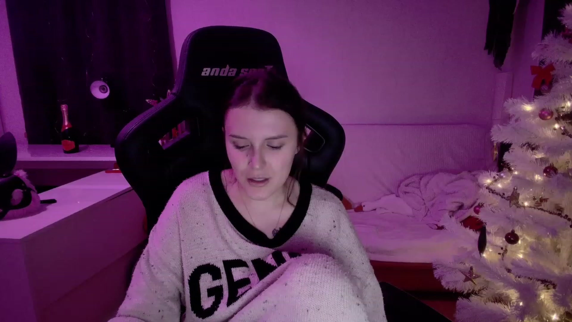 Gallery image thumbnail from crybabyKys's myfreecams stream on, 01/01/2024, 01:30 image 5 of 20