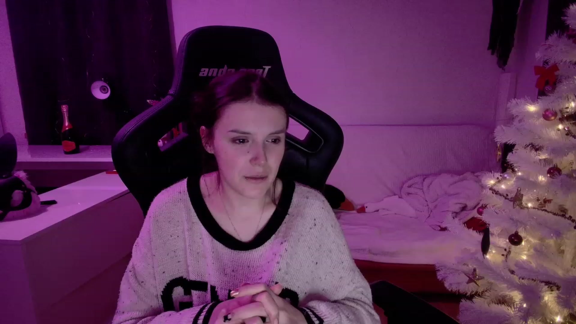Gallery image thumbnail from crybabyKys's myfreecams stream on, 01/01/2024, 01:30 image 13 of 20