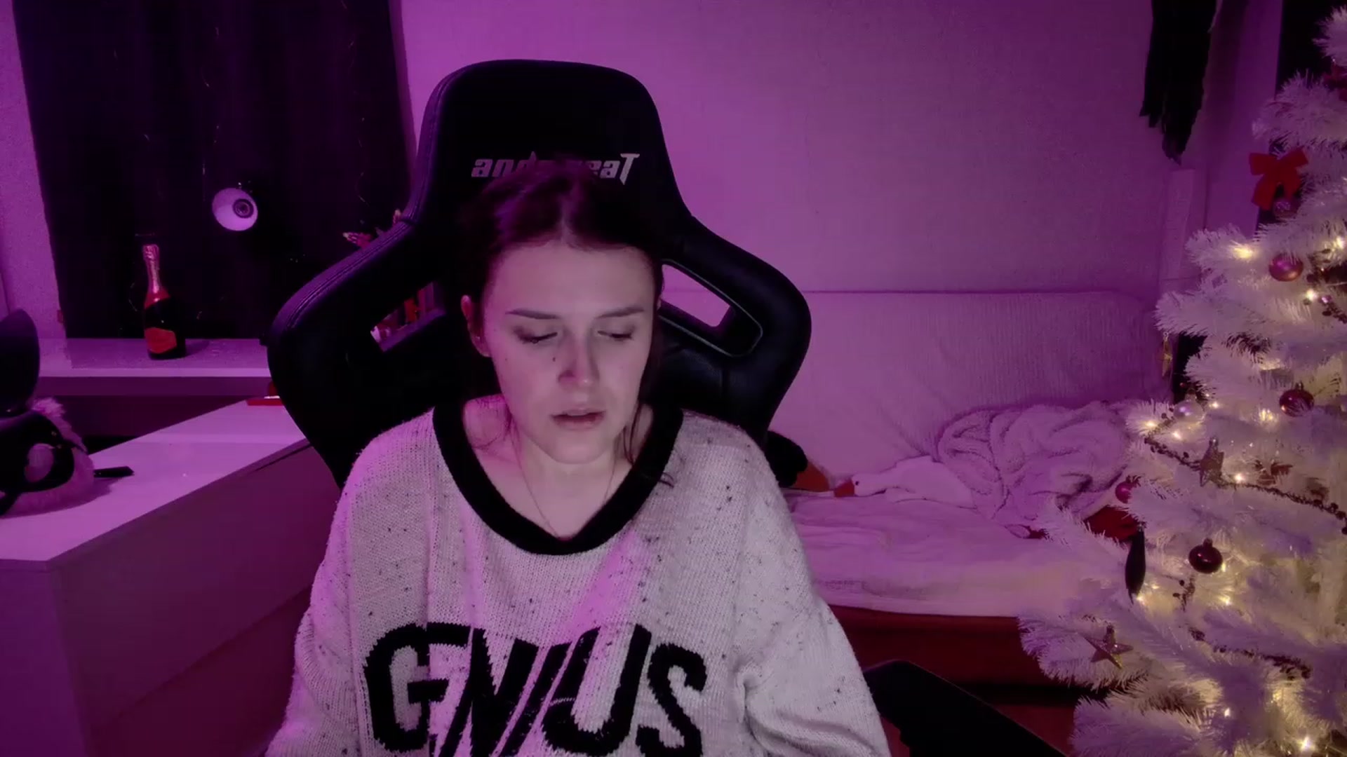 Gallery image thumbnail from crybabyKys's myfreecams stream on, 01/01/2024, 01:30 image 12 of 20