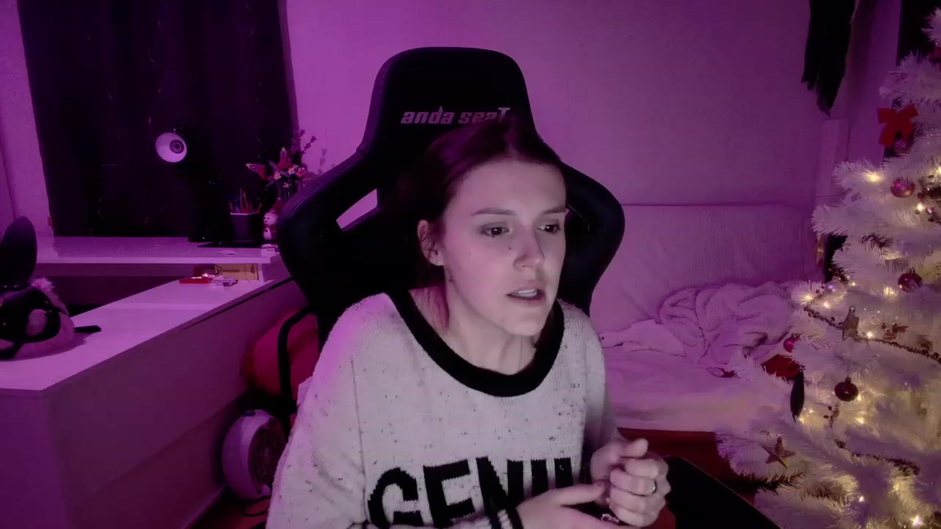 Gallery image thumbnail from crybabyKys's myfreecams stream on, 01/01/2024, 01:30 image 18 of 20