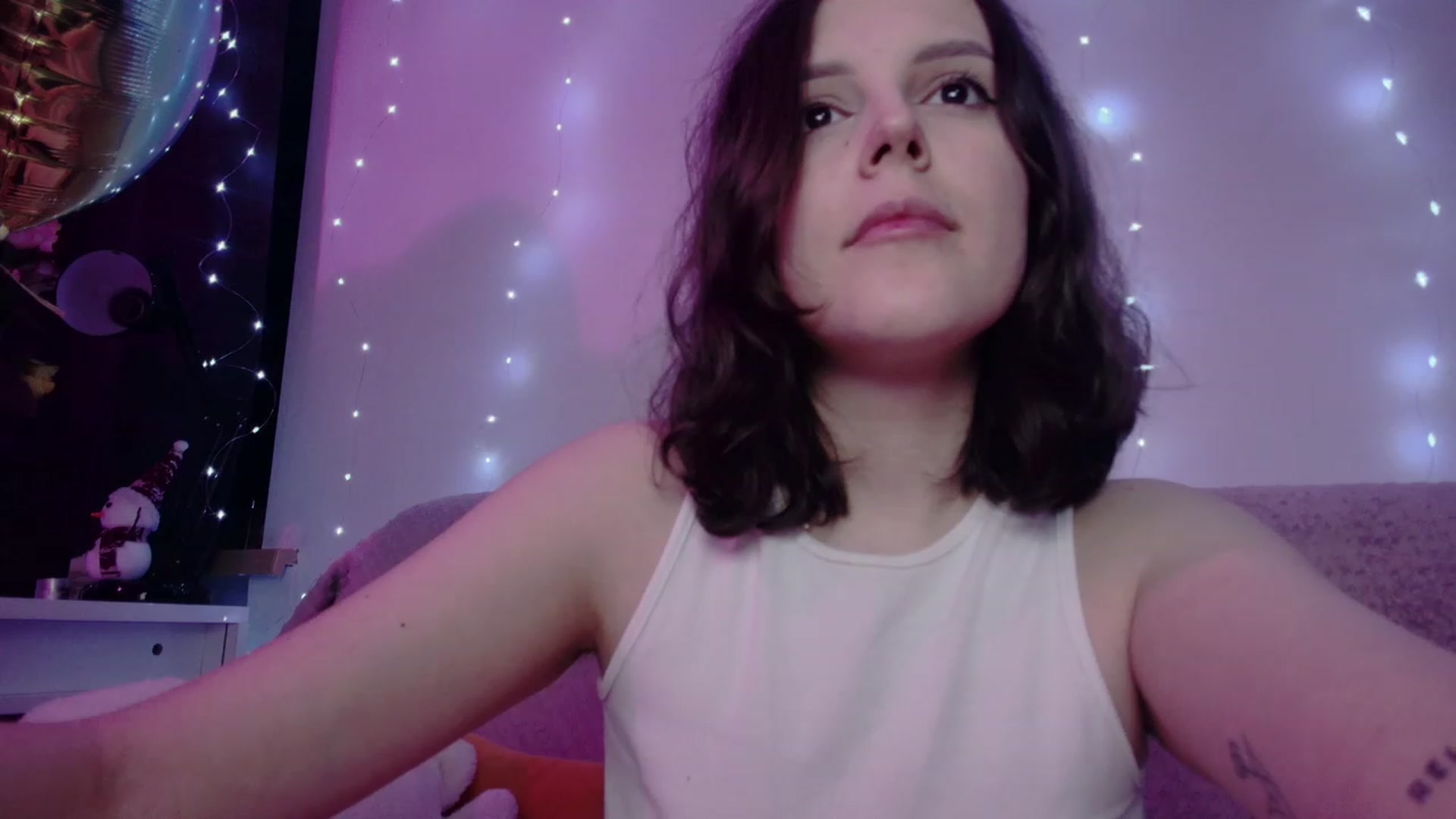 Gallery image thumbnail from crybabyKys's myfreecams stream on, 01/04/2024, 24:02 image 8 of 20
