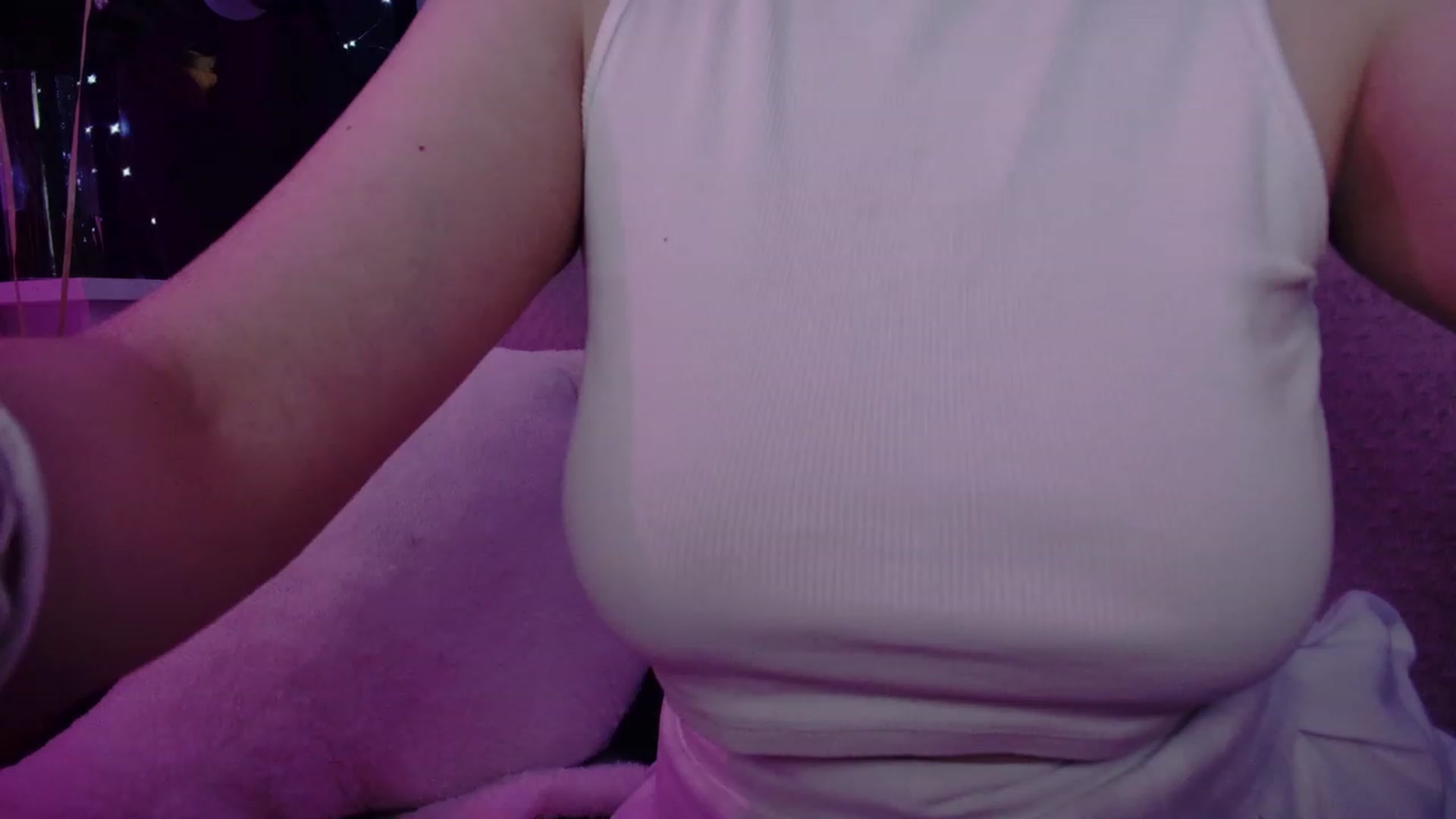 Gallery image thumbnail from crybabyKys's myfreecams stream on, 01/04/2024, 24:02 image 6 of 20