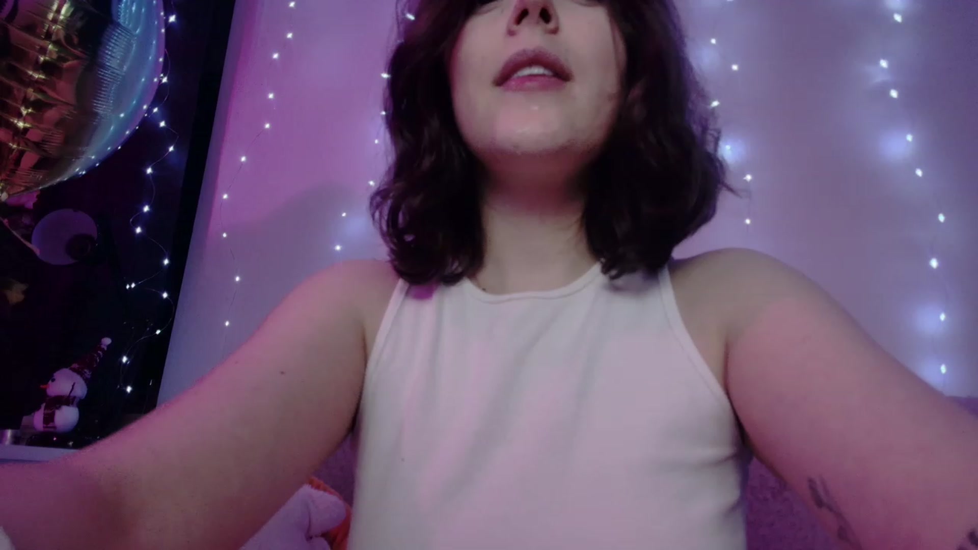 Gallery image thumbnail from crybabyKys's myfreecams stream on, 01/04/2024, 24:02 image 5 of 20