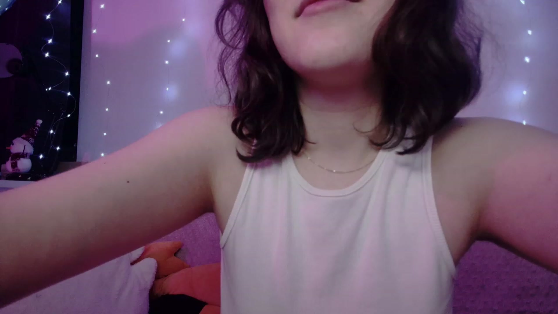 Gallery image thumbnail from crybabyKys's myfreecams stream on, 01/04/2024, 24:02 image 17 of 20