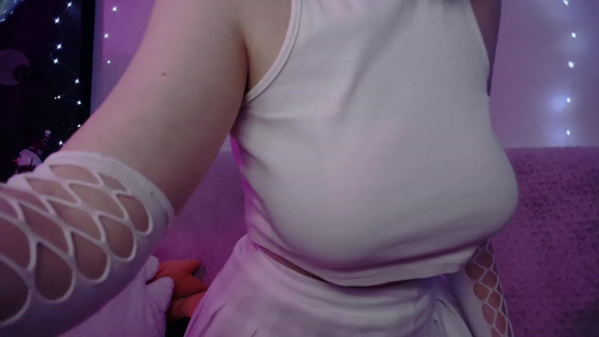 Gallery image thumbnail from crybabyKys's myfreecams stream on, 01/04/2024, 24:02 image 19 of 20