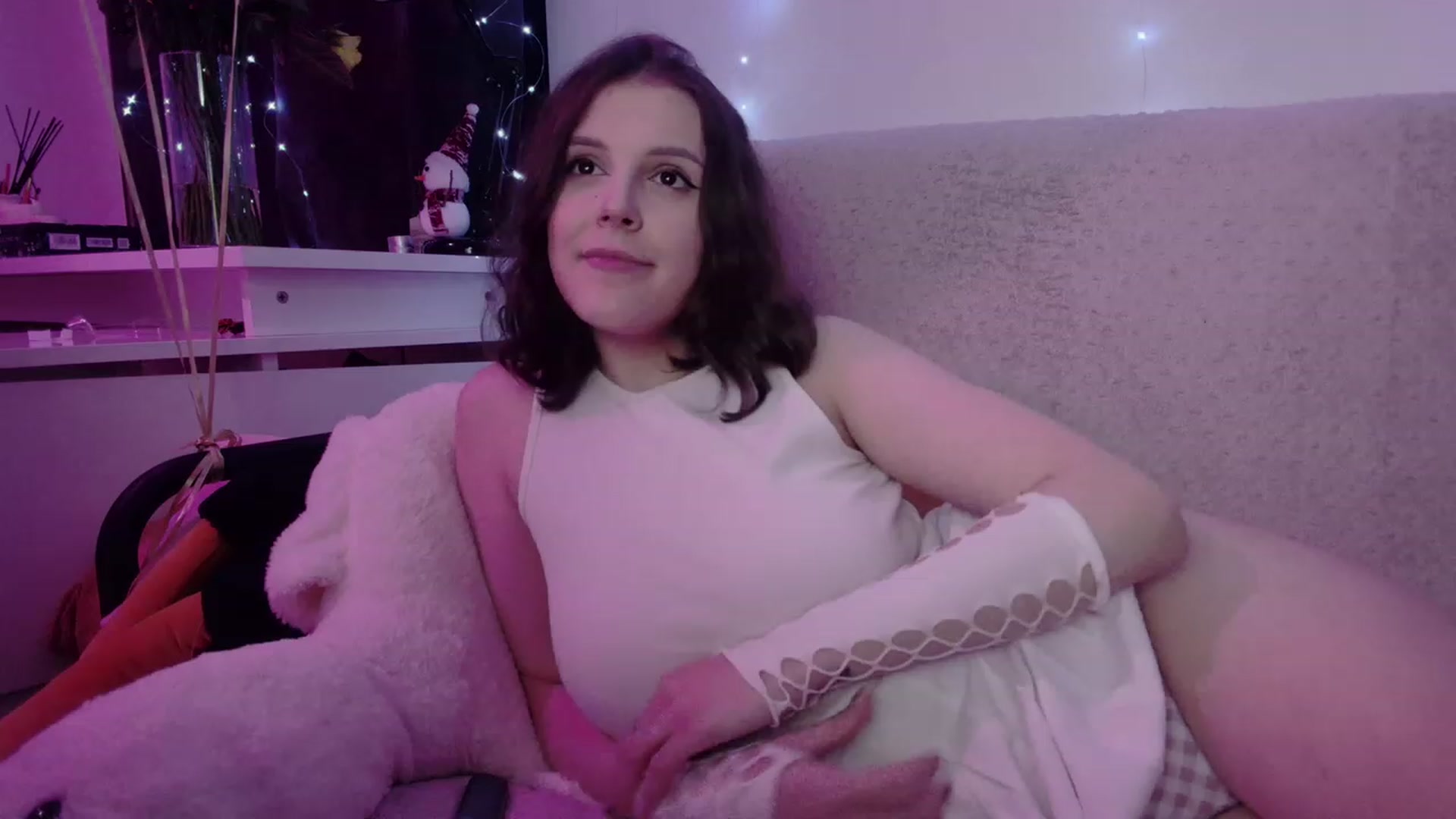 Gallery image thumbnail from crybabyKys's myfreecams stream on, 01/04/2024, 24:02 image 15 of 20