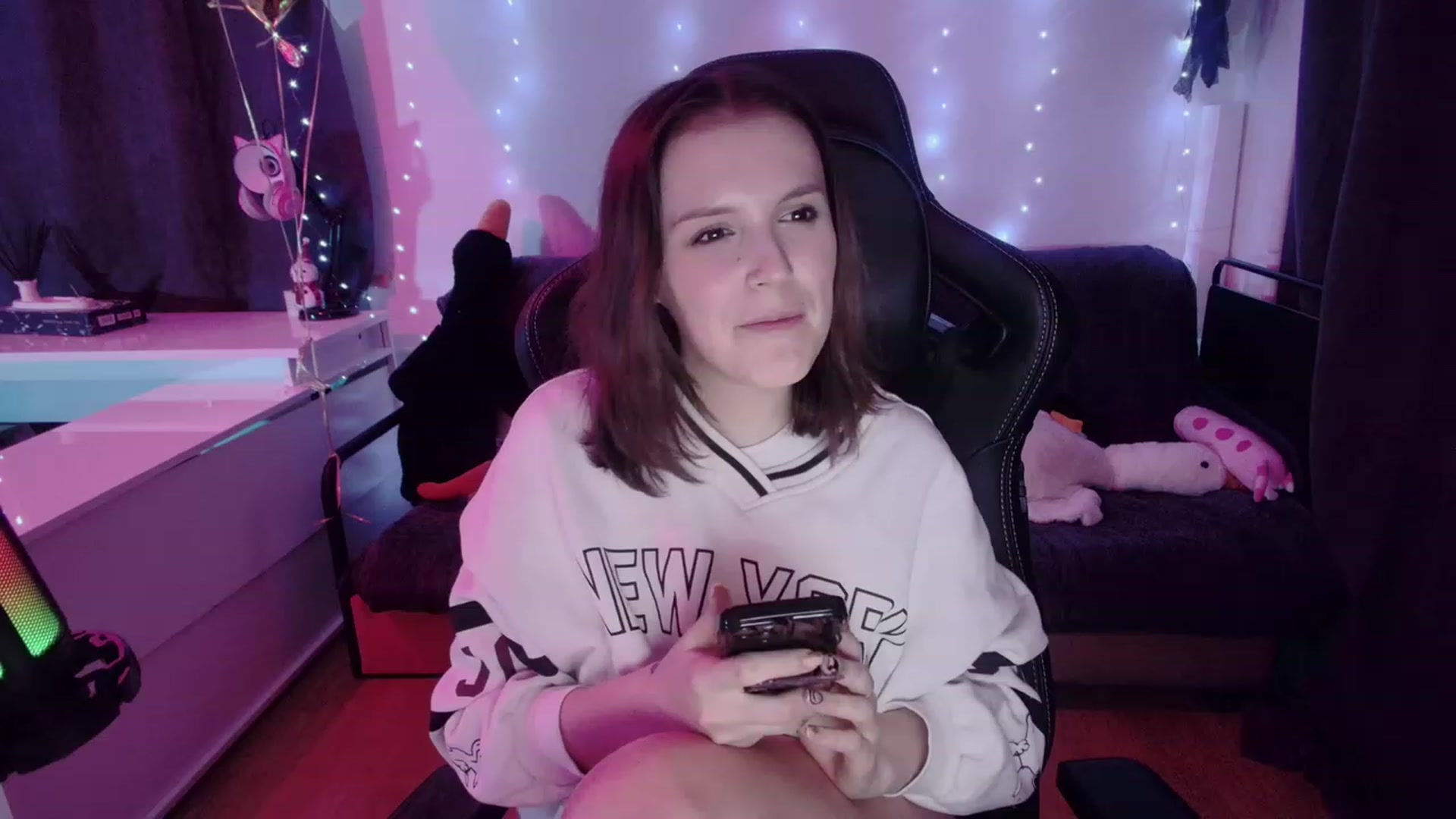 Gallery image thumbnail from crybabyKys's myfreecams stream on, 01/16/2024, 22:27 image 19 of 20