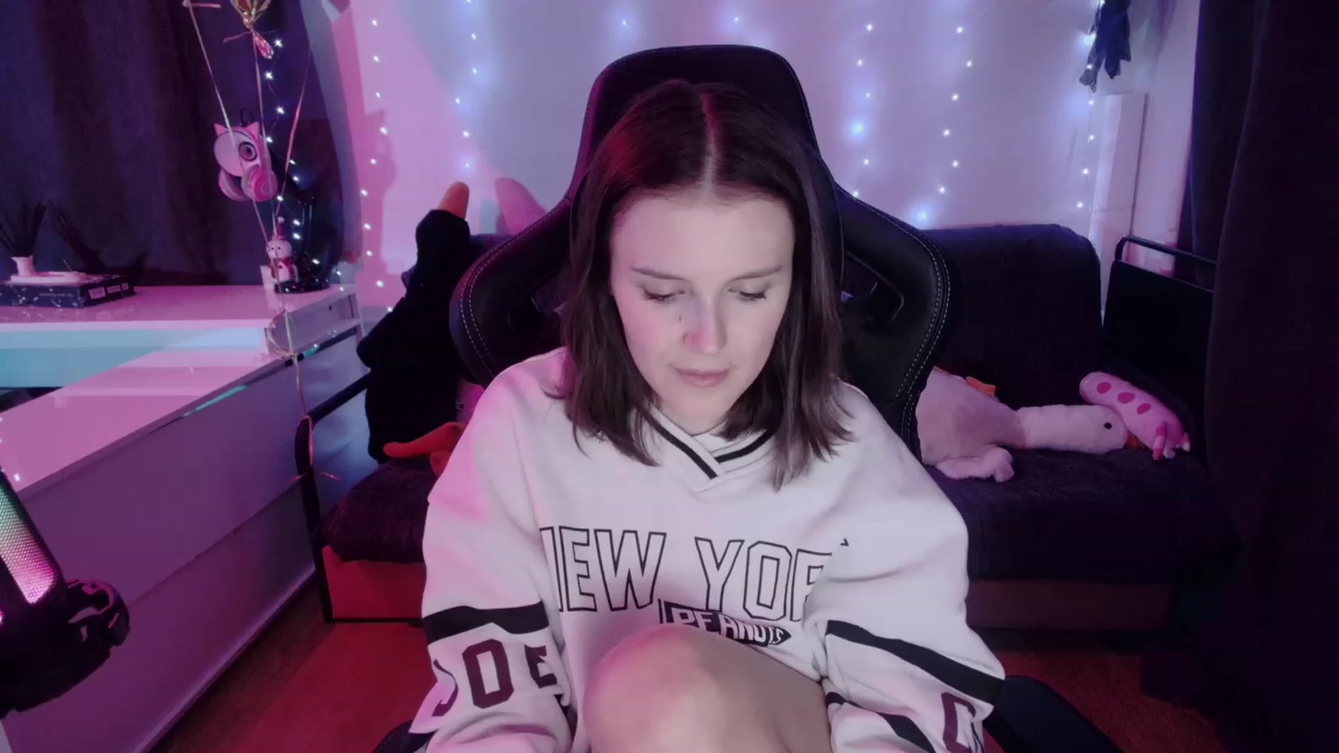 Gallery image thumbnail from crybabyKys's myfreecams stream on, 01/16/2024, 22:27 image 20 of 20