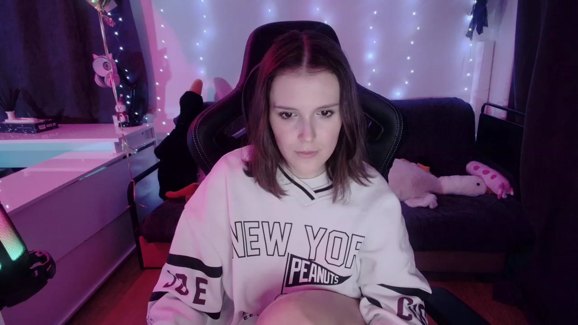 Gallery image thumbnail from crybabyKys's myfreecams stream on, 01/16/2024, 22:27 image 18 of 20