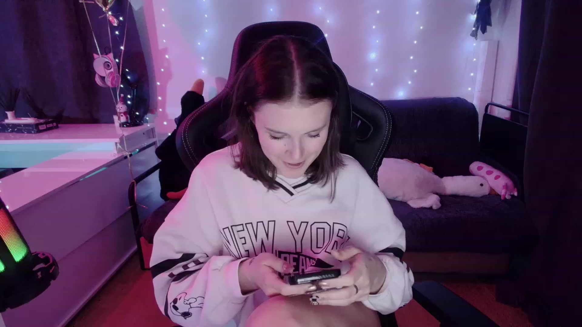 Gallery image thumbnail from crybabyKys's myfreecams stream on, 01/16/2024, 22:27 image 6 of 20