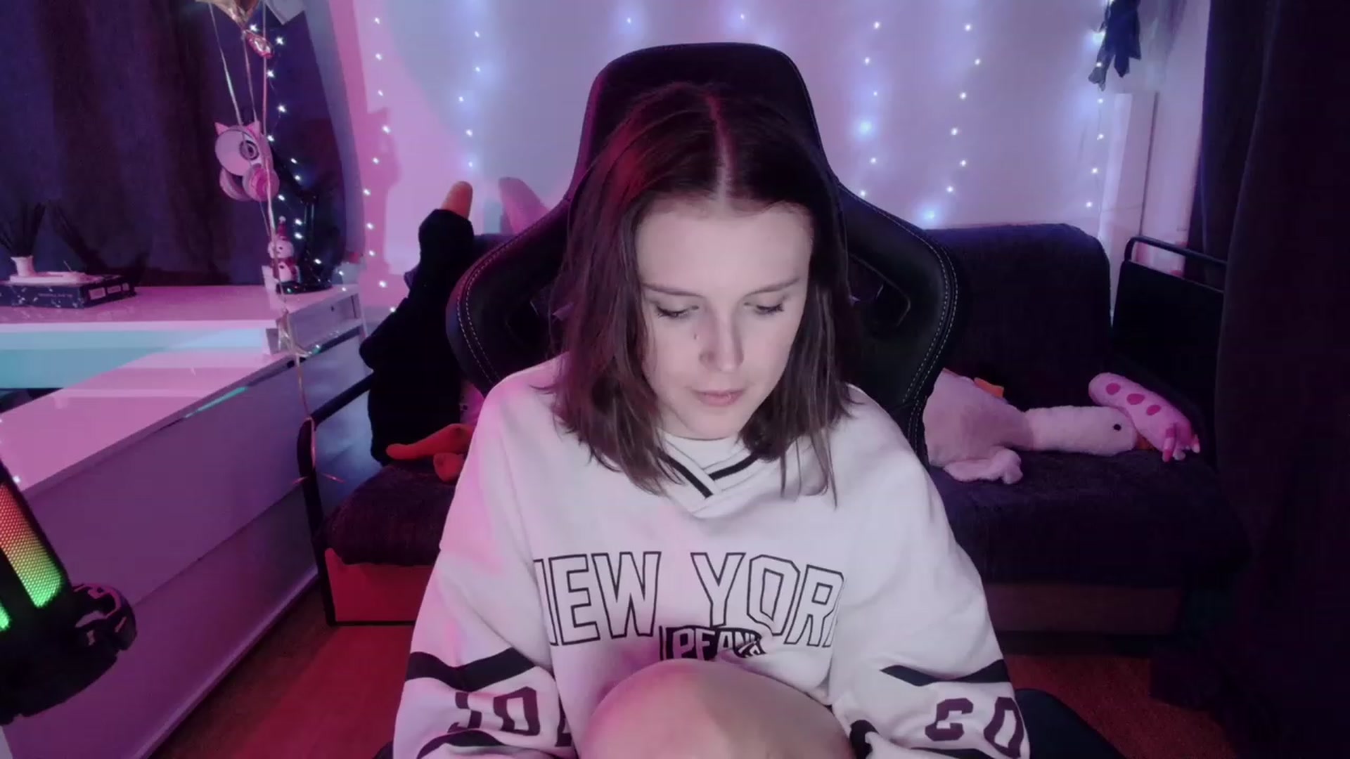 Gallery image thumbnail from crybabyKys's myfreecams stream on, 01/16/2024, 22:27 image 3 of 20
