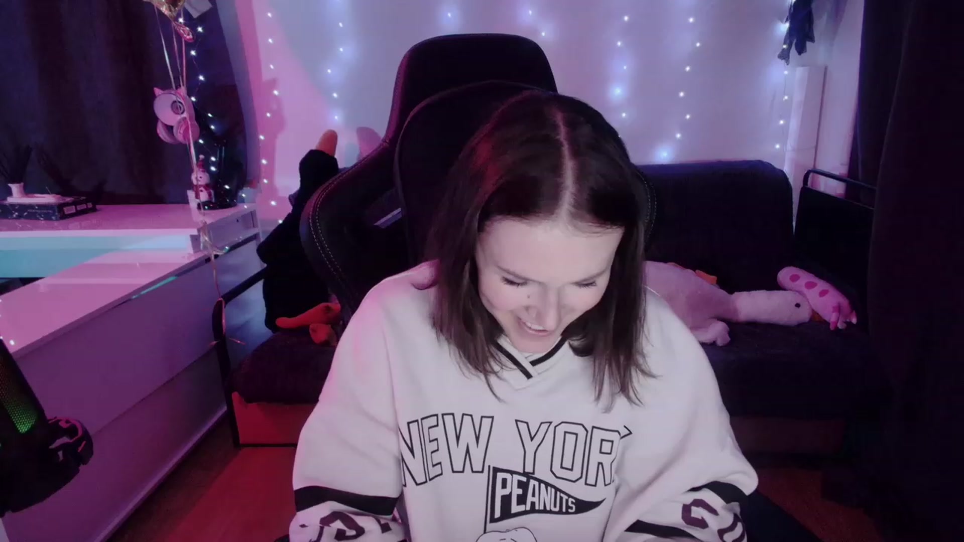 Gallery image thumbnail from crybabyKys's myfreecams stream on, 01/16/2024, 22:27 image 13 of 20