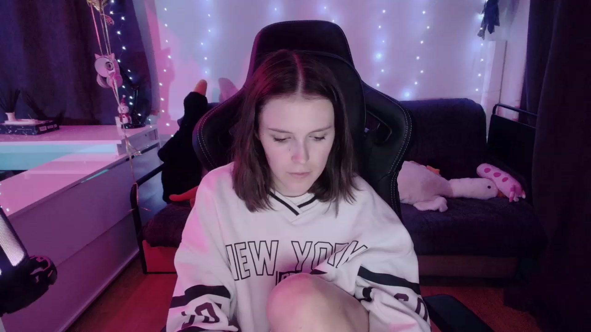 Gallery image thumbnail from crybabyKys's myfreecams stream on, 01/16/2024, 22:27 image 11 of 20