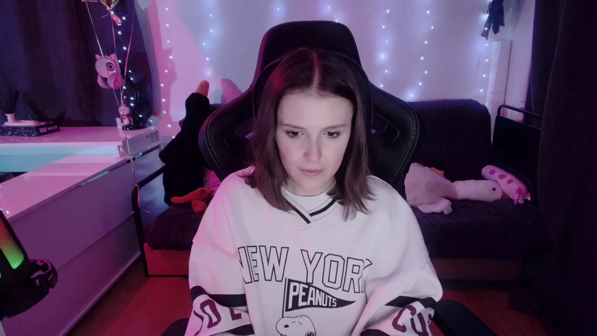 Gallery image thumbnail from crybabyKys's myfreecams stream on, 01/16/2024, 22:27 image 16 of 20
