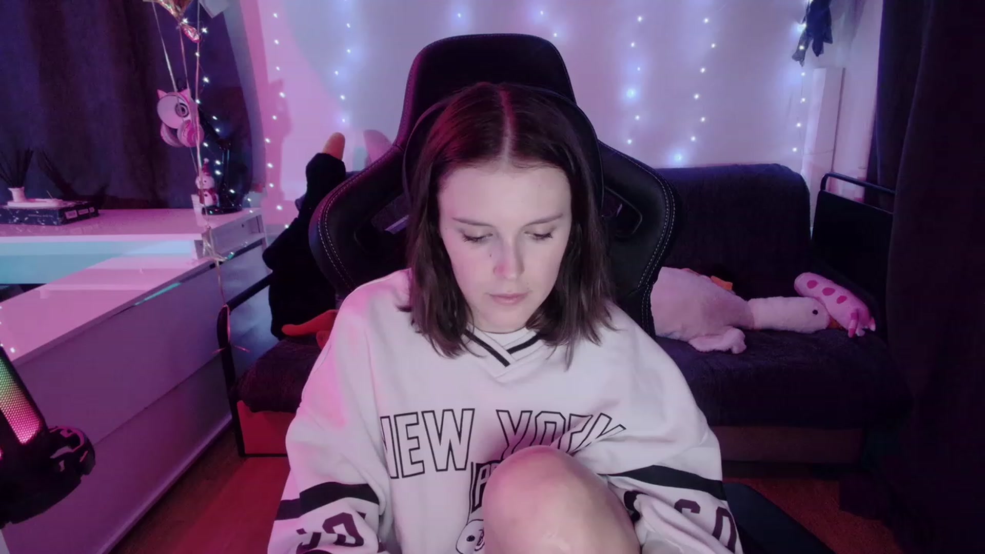 Gallery image thumbnail from crybabyKys's myfreecams stream on, 01/16/2024, 22:27 image 10 of 20