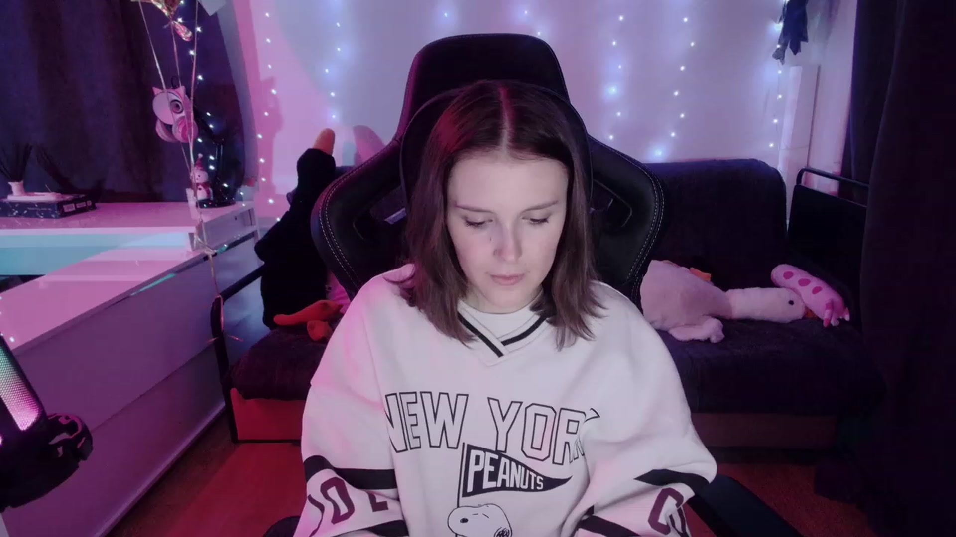 Gallery image thumbnail from crybabyKys's myfreecams stream on, 01/16/2024, 22:27 image 17 of 20
