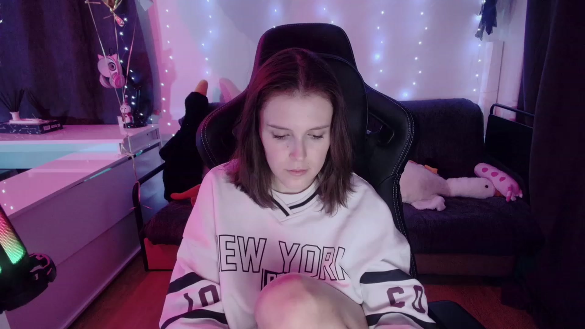 Gallery image thumbnail from crybabyKys's myfreecams stream on, 01/17/2024, 24:11 image 13 of 20