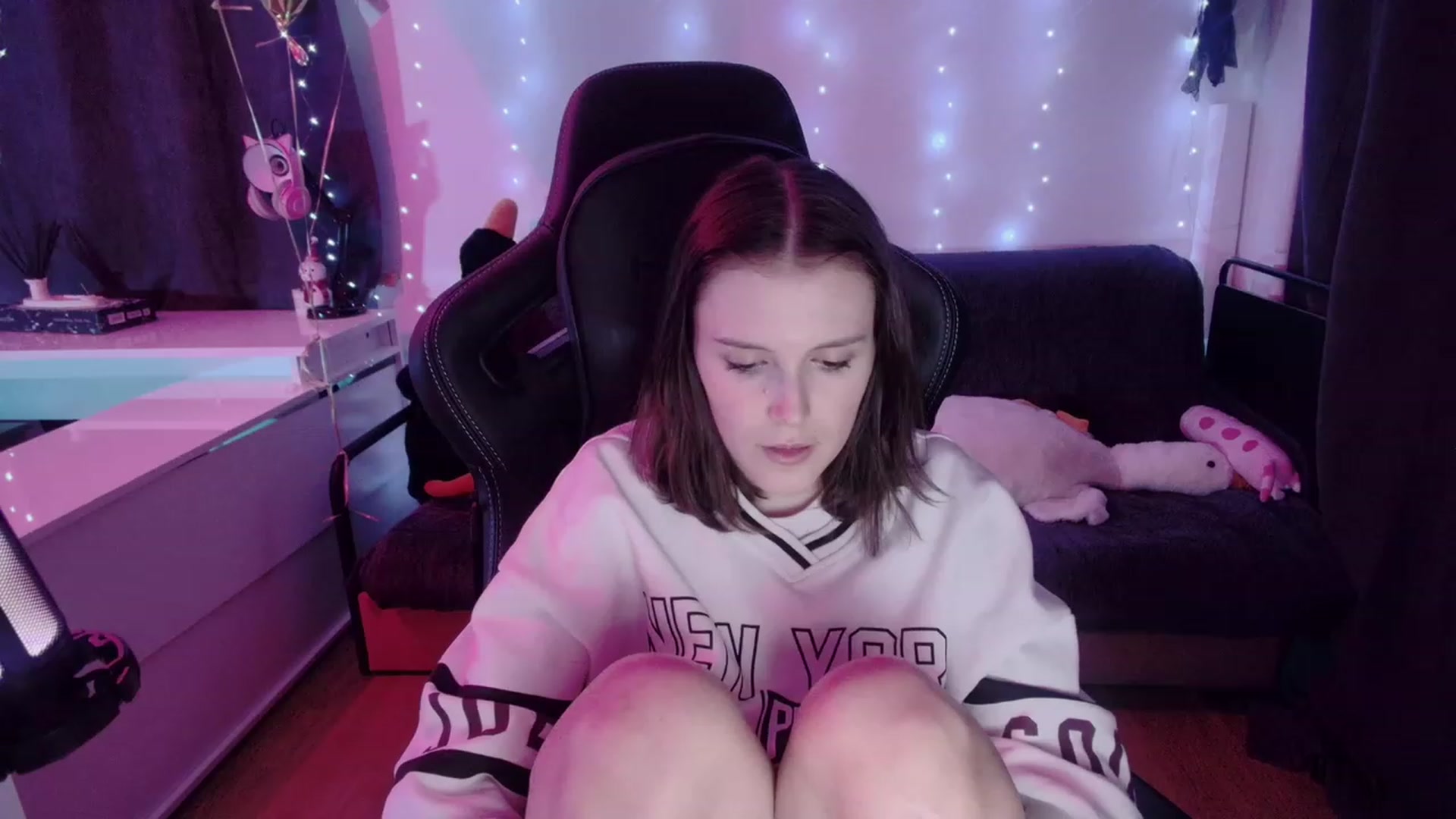 Gallery image thumbnail from crybabyKys's myfreecams stream on, 01/17/2024, 24:11 image 5 of 20