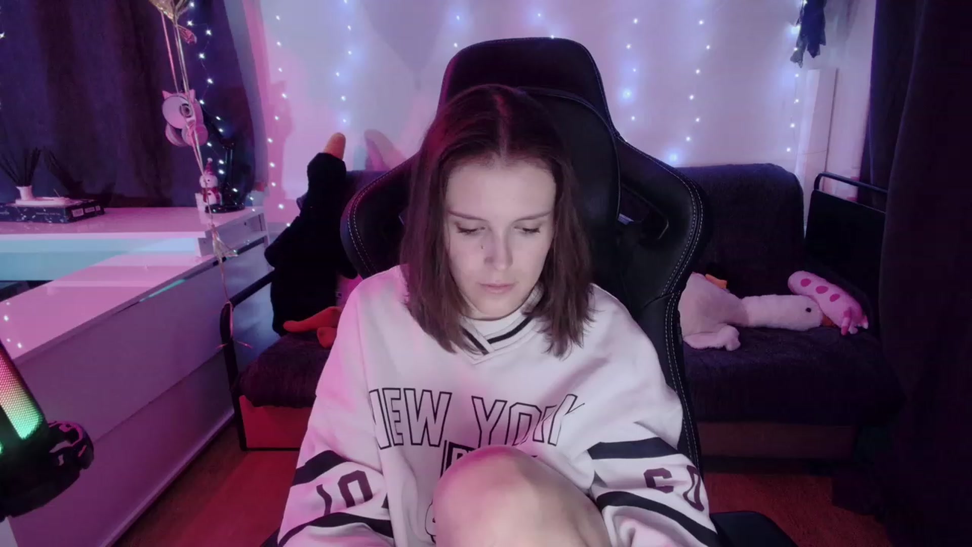 Gallery image thumbnail from crybabyKys's myfreecams stream on, 01/17/2024, 24:11 image 16 of 20