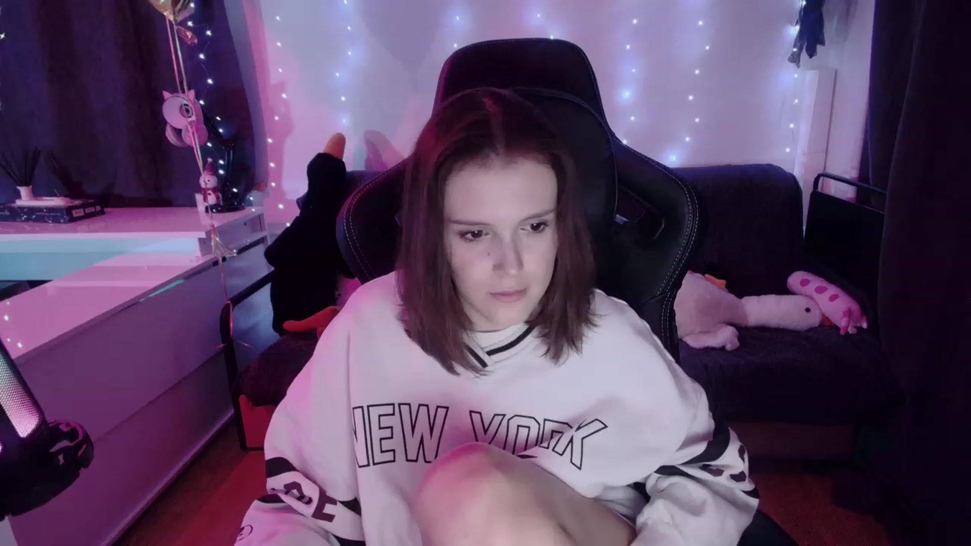 Gallery image thumbnail from crybabyKys's myfreecams stream on, 01/17/2024, 24:11 image 17 of 20