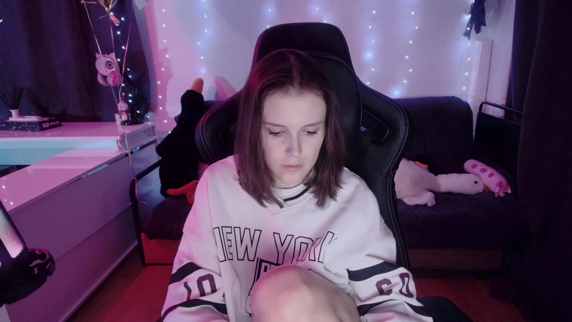 Gallery image thumbnail from crybabyKys's myfreecams stream on, 01/17/2024, 24:11 image 14 of 20