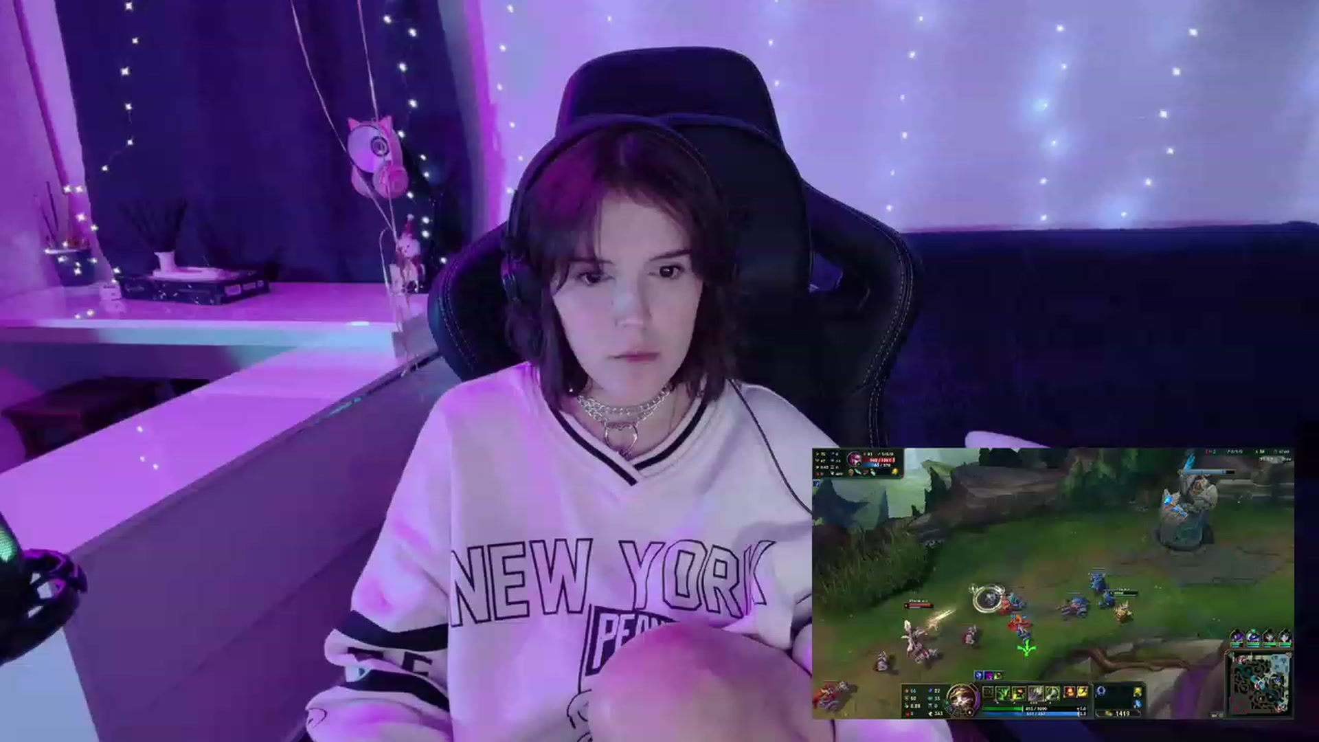 Gallery image thumbnail from crybabyKys's myfreecams stream on, 01/17/2024, 21:36 image 16 of 20