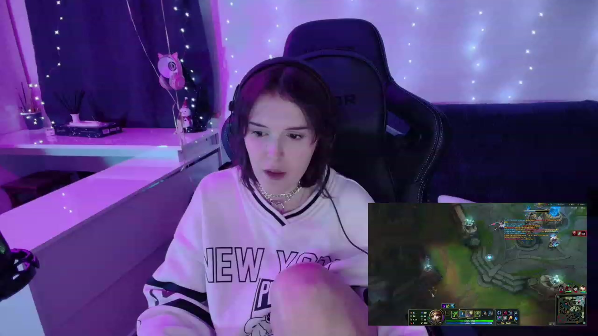 Gallery image thumbnail from crybabyKys's myfreecams stream on, 01/17/2024, 21:36 image 6 of 20
