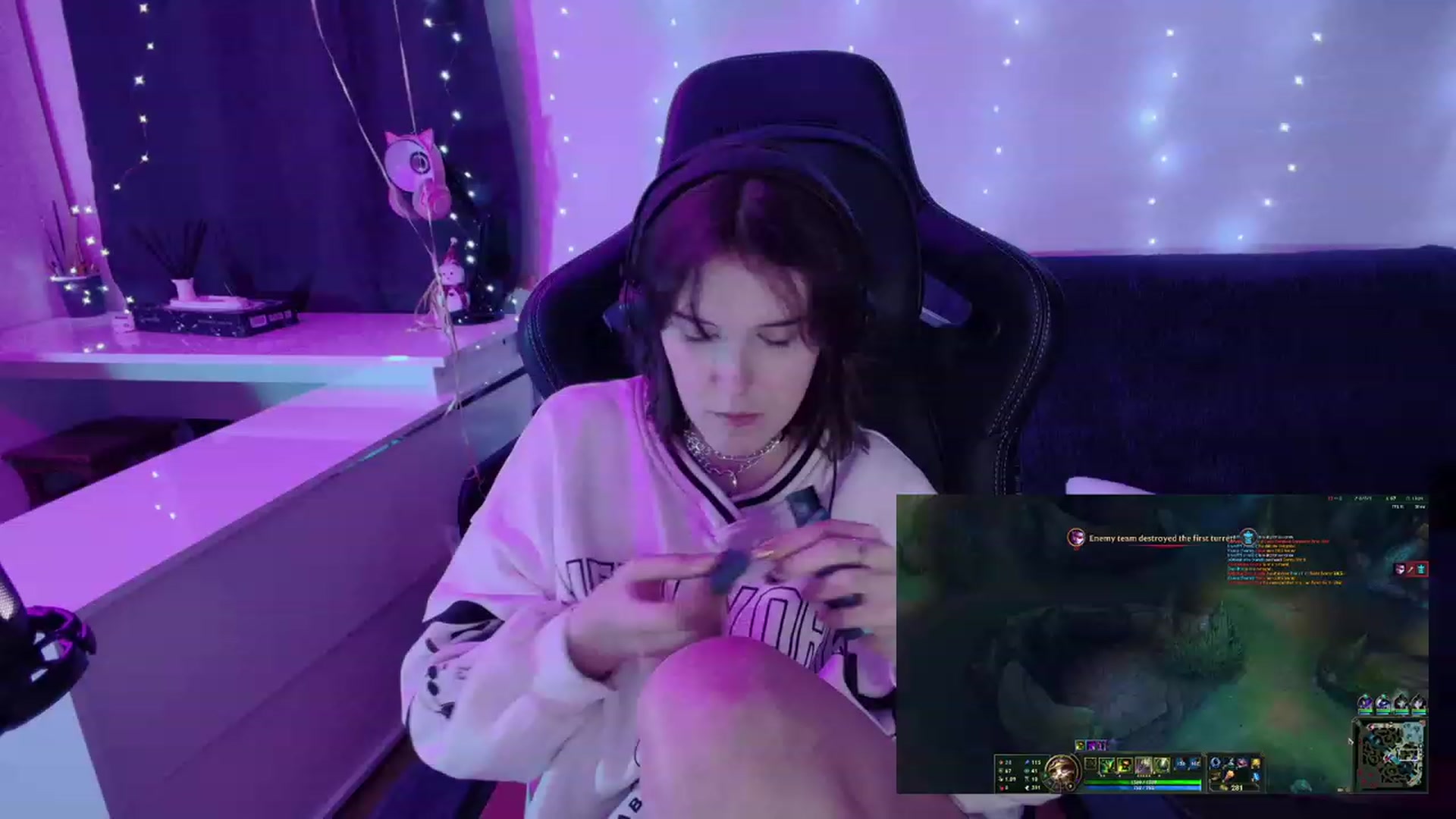 Gallery image thumbnail from crybabyKys's myfreecams stream on, 01/17/2024, 21:36 image 18 of 20
