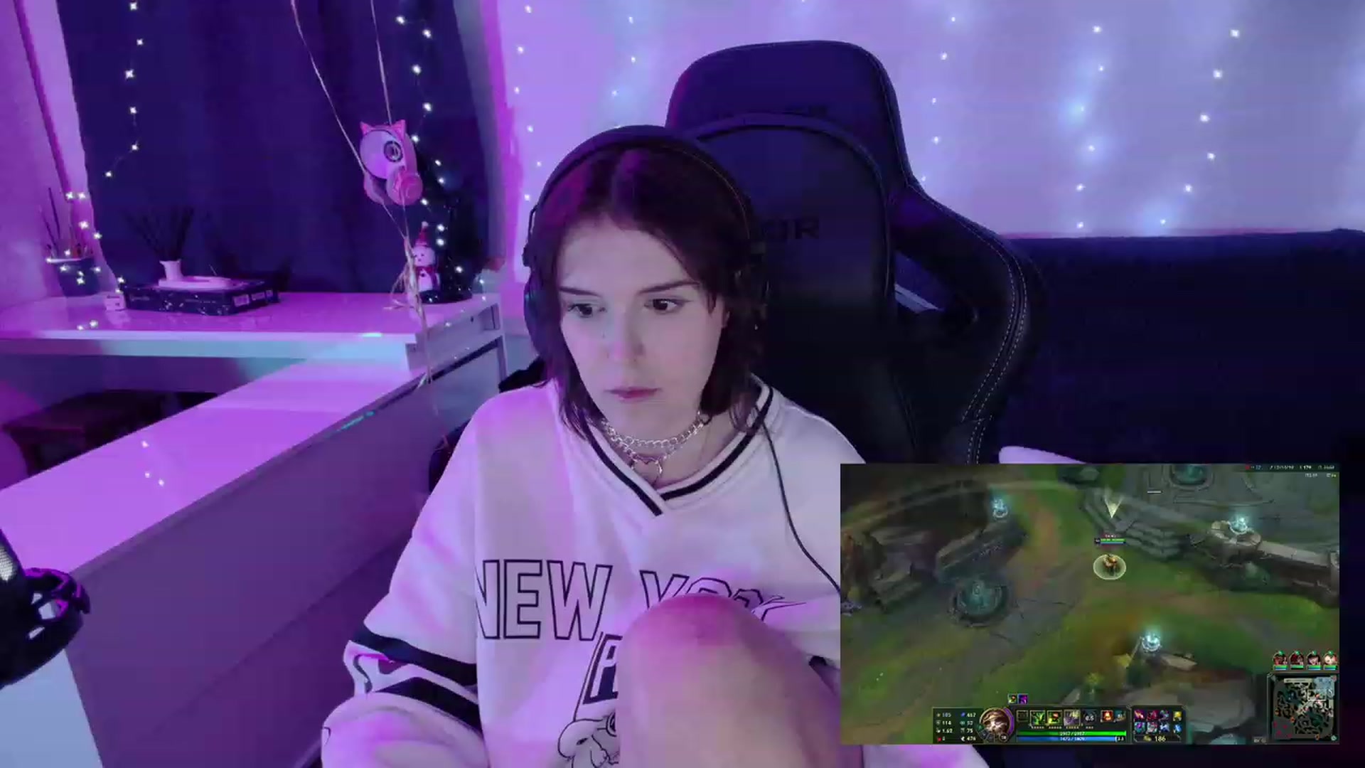 Gallery image thumbnail from crybabyKys's myfreecams stream on, 01/17/2024, 21:36 image 10 of 20