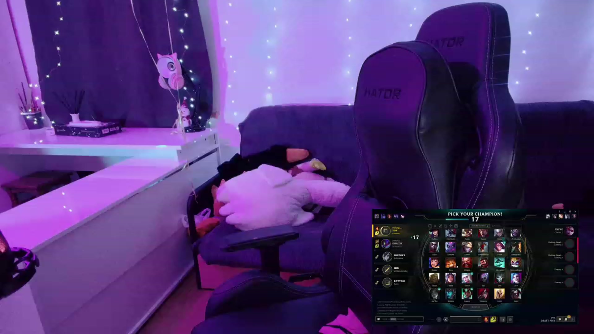 Gallery image thumbnail from crybabyKys's myfreecams stream on, 01/17/2024, 21:36 image 13 of 20