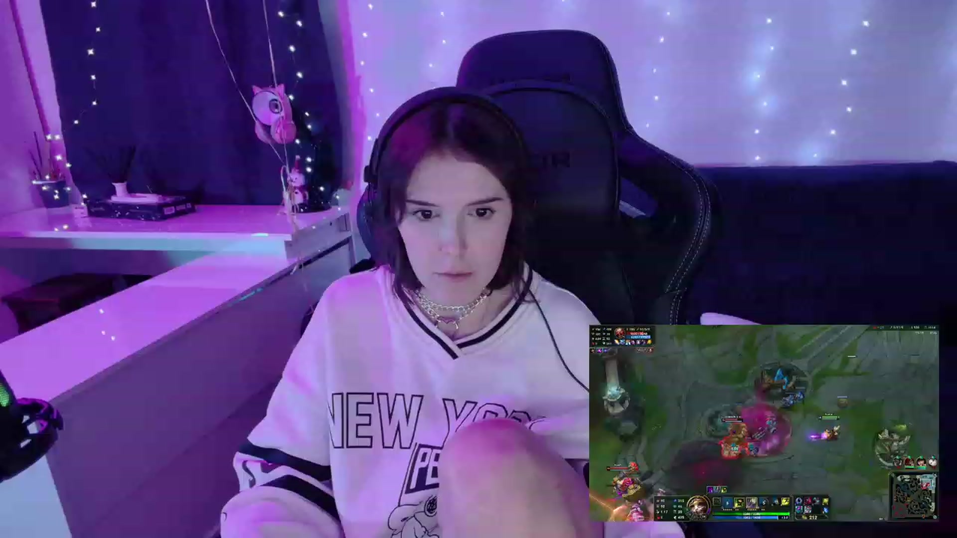 Gallery image thumbnail from crybabyKys's myfreecams stream on, 01/17/2024, 21:36 image 7 of 20